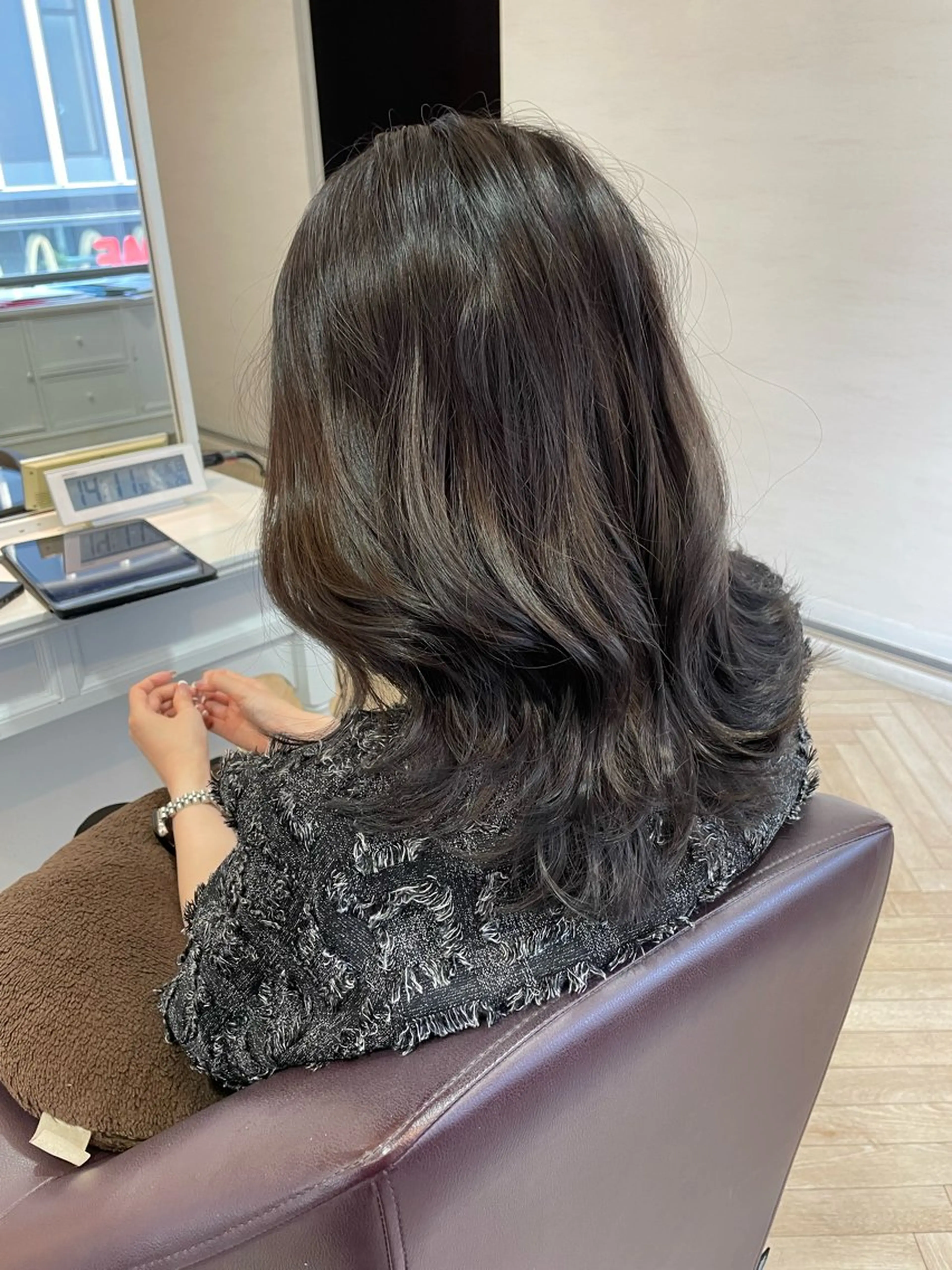 セミロング カラー ベージュカラー ブリーチ ダブルカラー グレージュ ミルクティーベージュ 髪質改善美容師 個室サロン白金厚哉のヘアスタイル