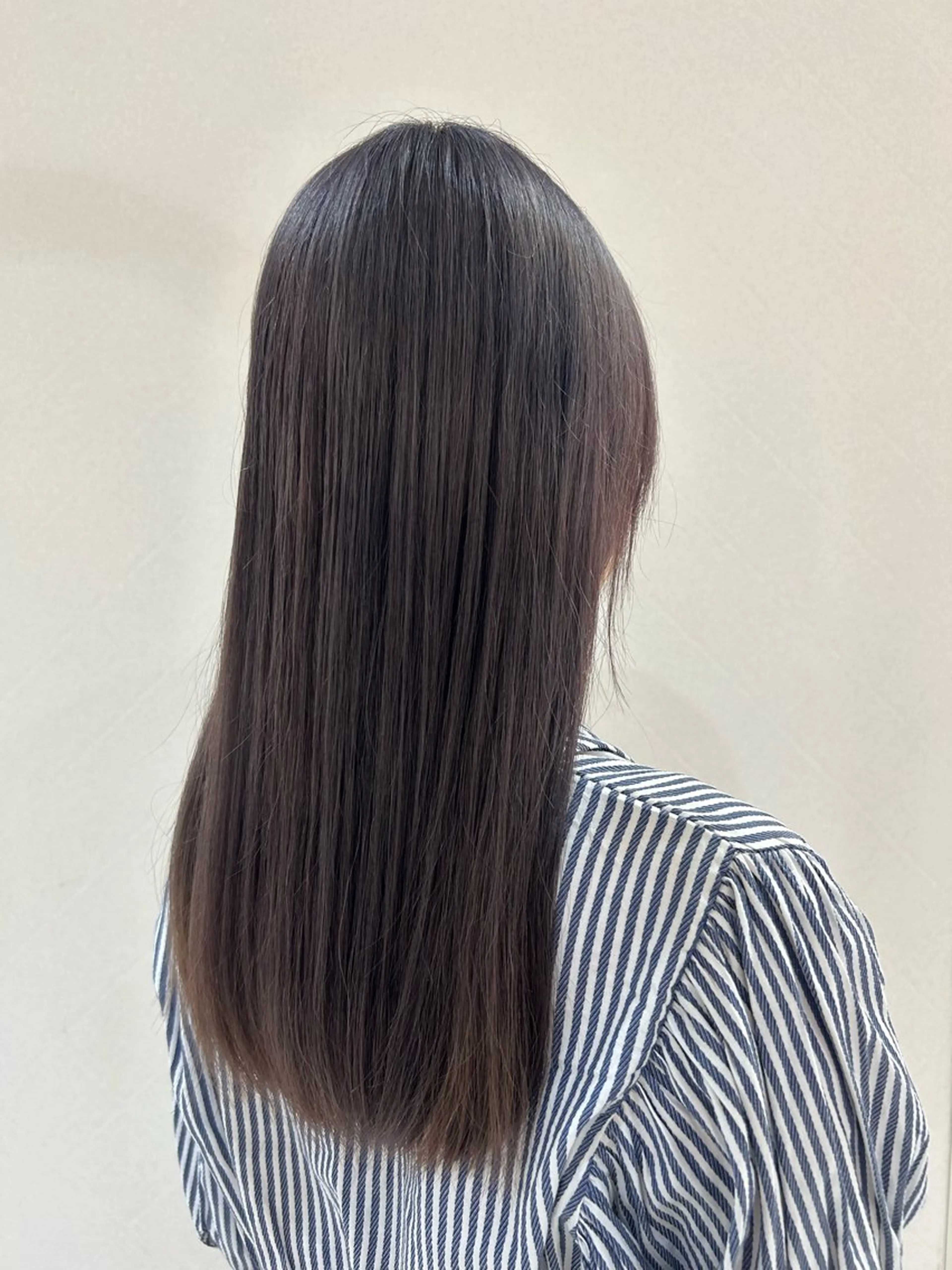 ロング カラー グレージュ ラベンダーカラー ラベンダーグレージュ ラベンダーグレー RINA/ハイトーン /レイヤー/髪質改善のヘアスタイル