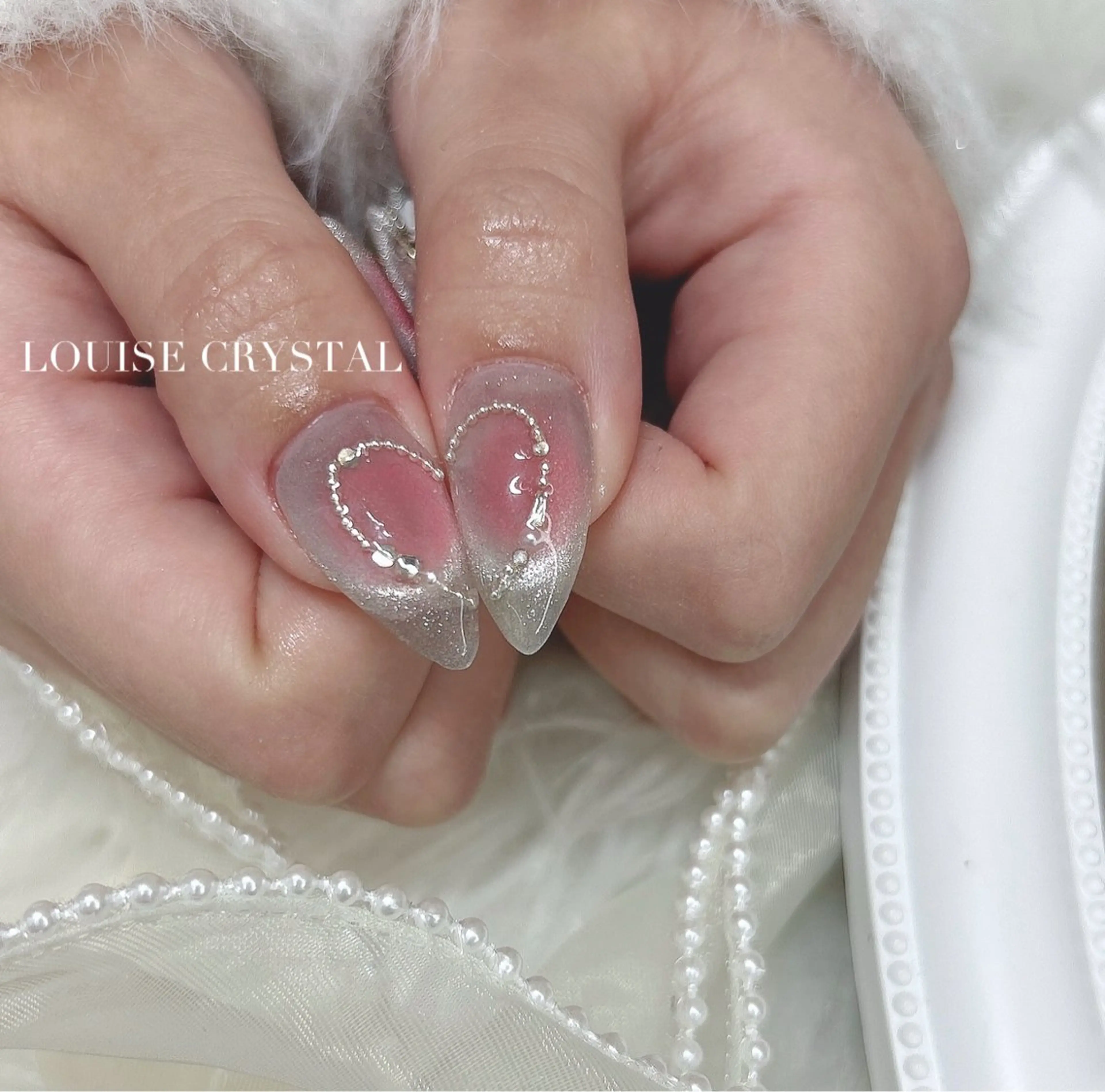 ネイル ハンドネイル LOUISE CRYSTALのネイルデザイン