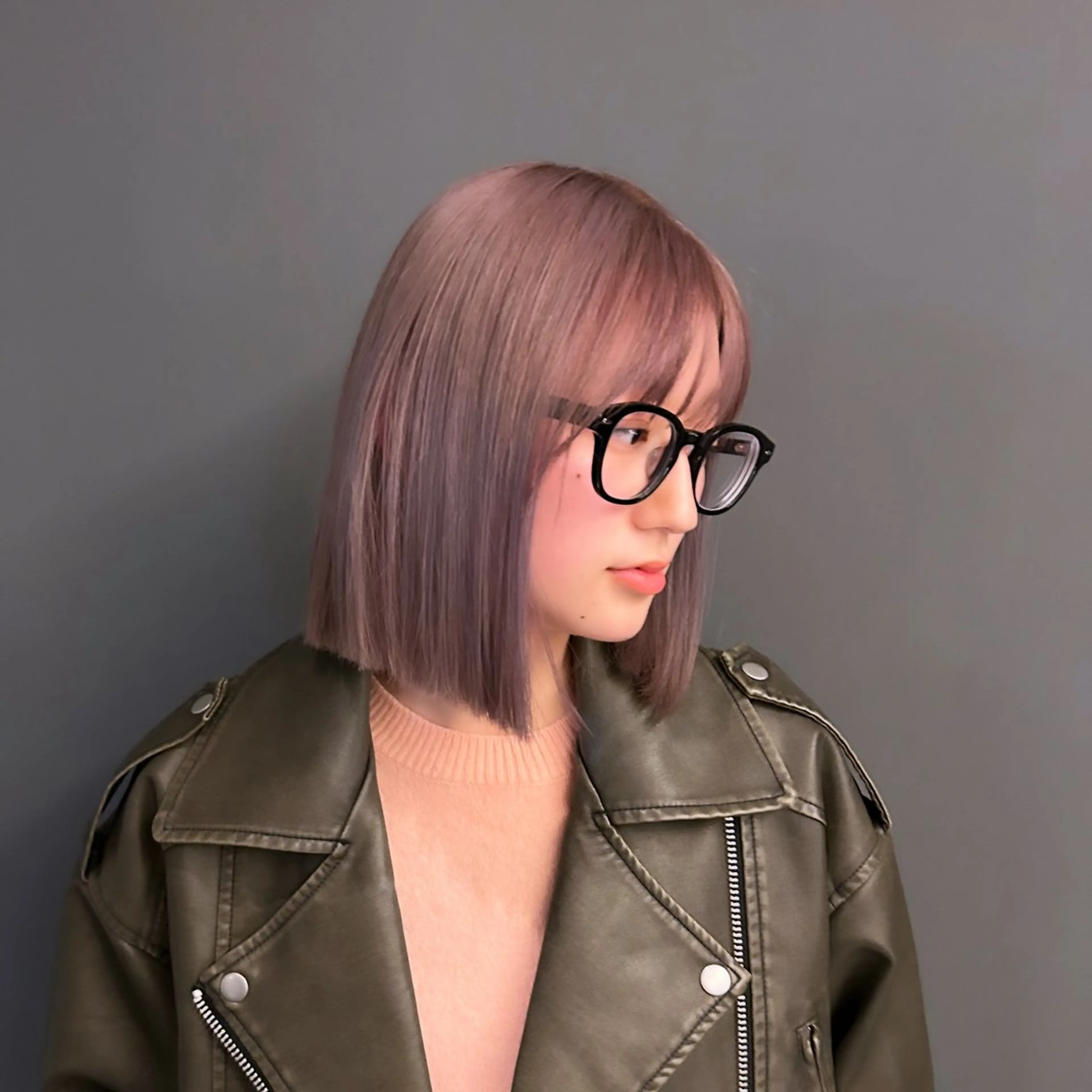 カラー ニトウ レイナのヘアスタイル