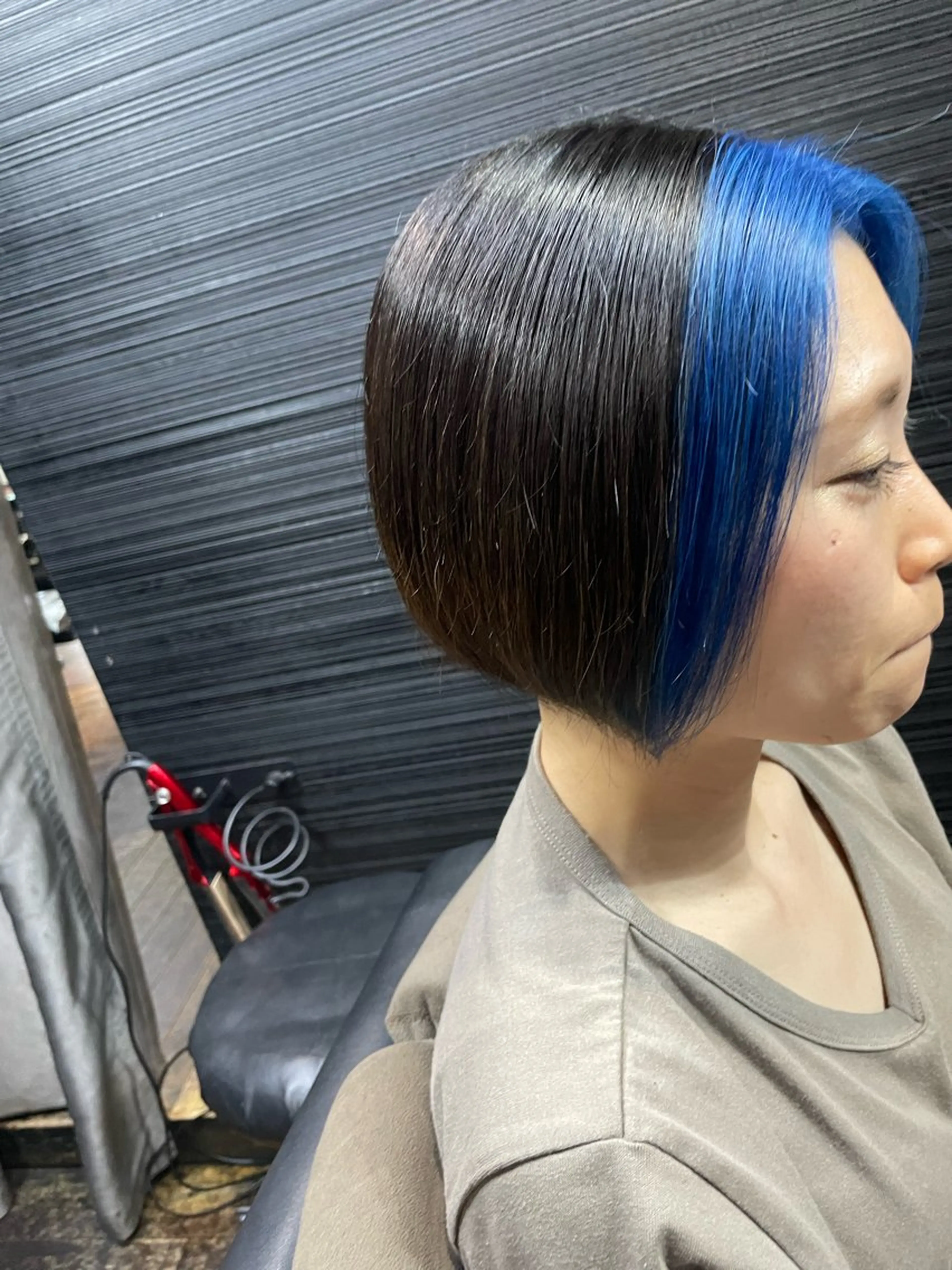ショート カラー ワンレンボブ ブリーチ ブルーカラー ボブ カット ヘアカラー 山本 雅由のヘアスタイル