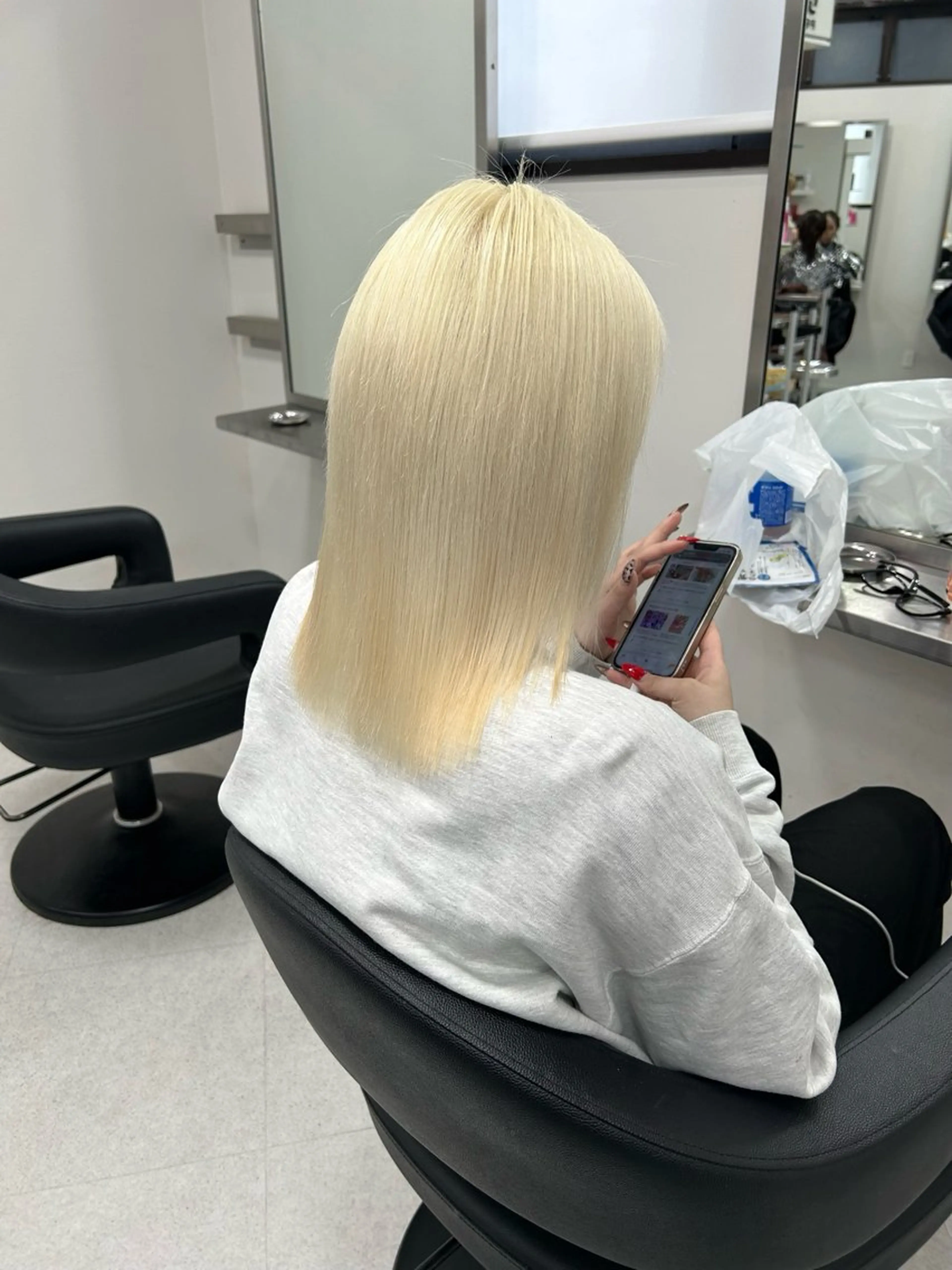 ミディアム カラー ブリーチ 抜きっぱなしブロンド ブロンド カット ヘアカラー トリートメント Beleza 川越所属・Kazusa/川越/ エクステ/ハイトーンのヘアスタイル