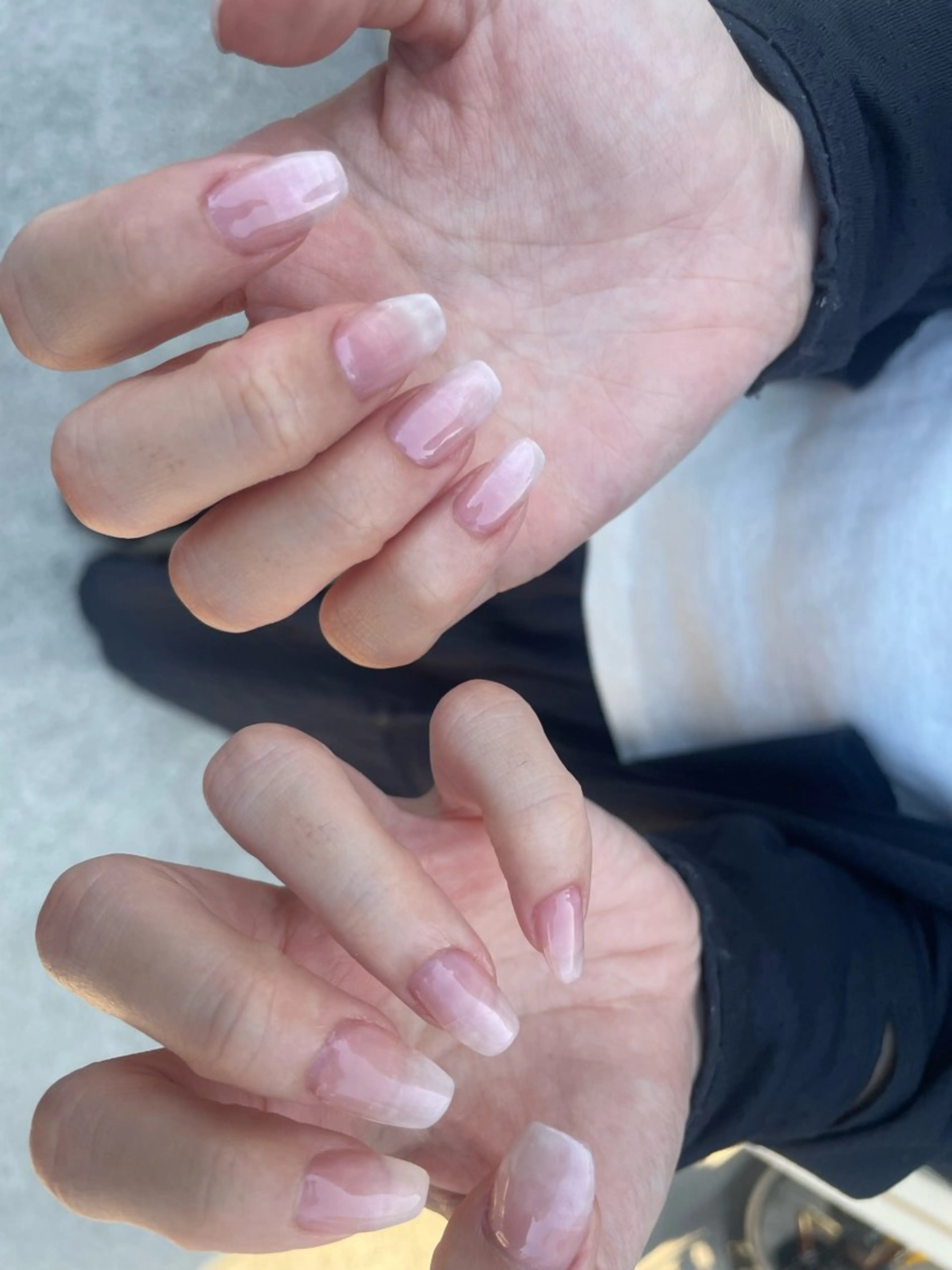 ネイル 長さ出し グラデーション ホワイト Kuroki Yurikaのネイルデザイン