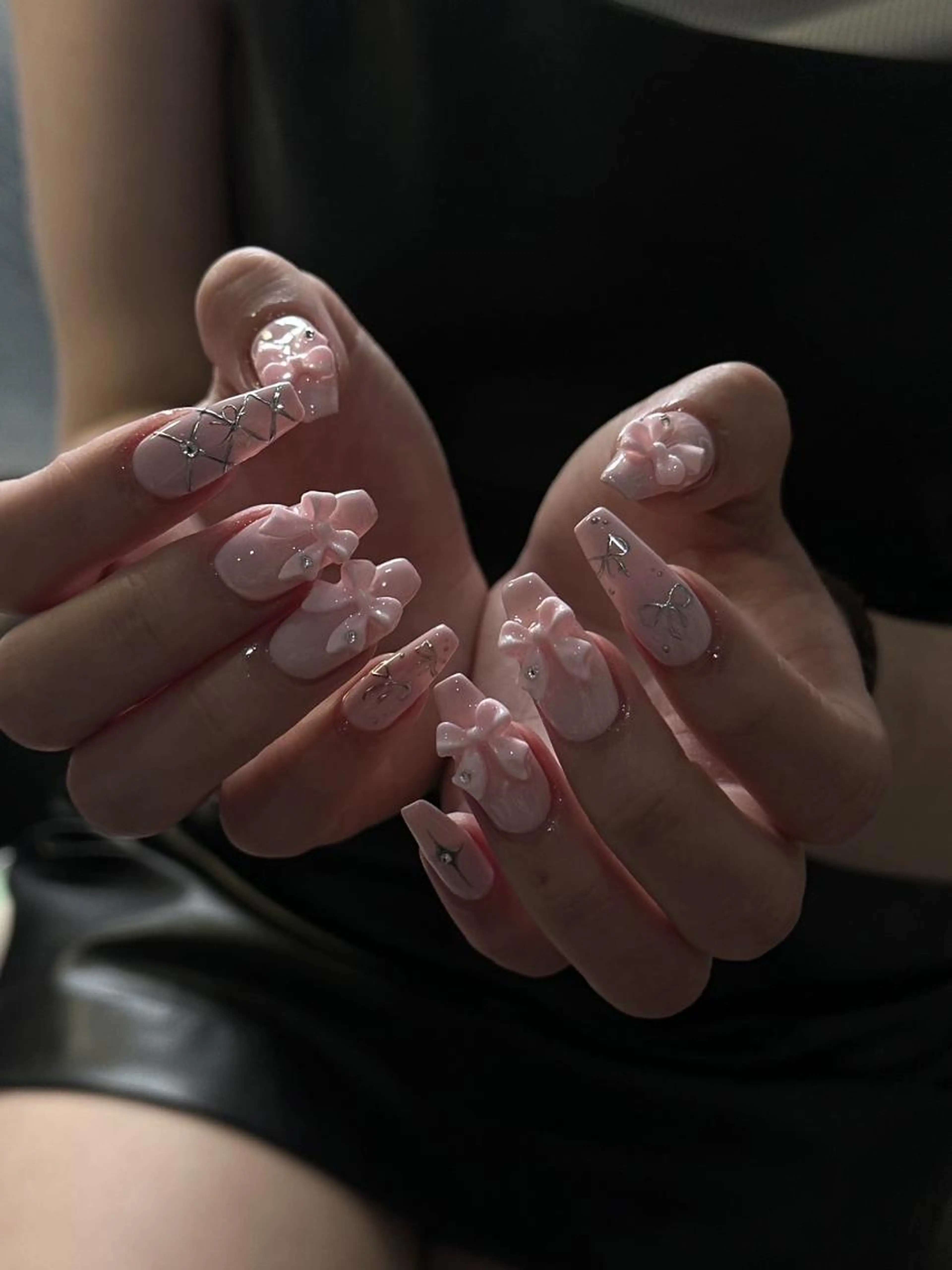 💛人気👑No.1シンプルコース💛片手2本ずつアート🉑ワンカラーorラメグラデーションベース✨🍋の写真