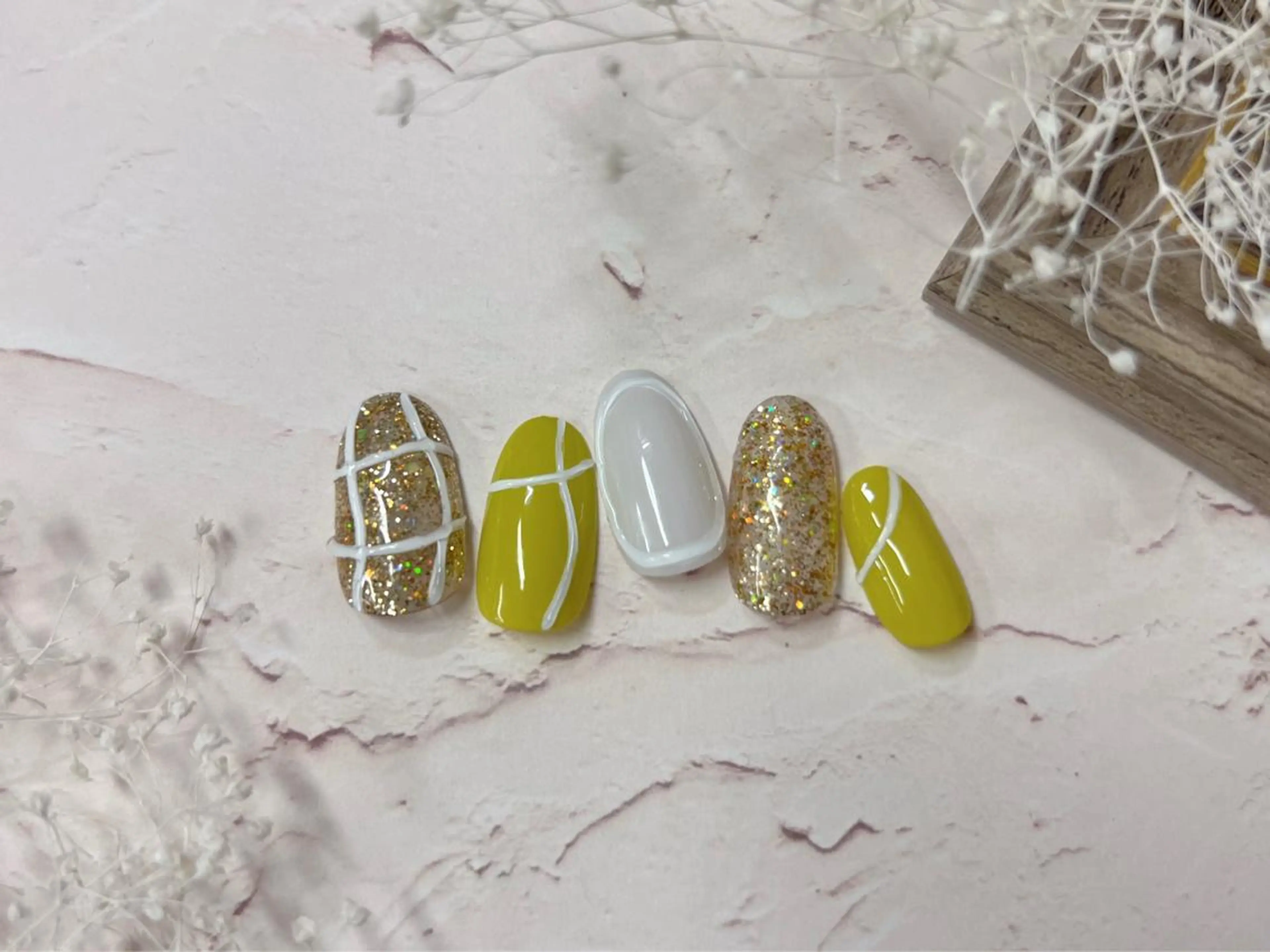 ミディアム ネイル ハンドネイル プティリボン 武蔵小金井店のネイルデザイン