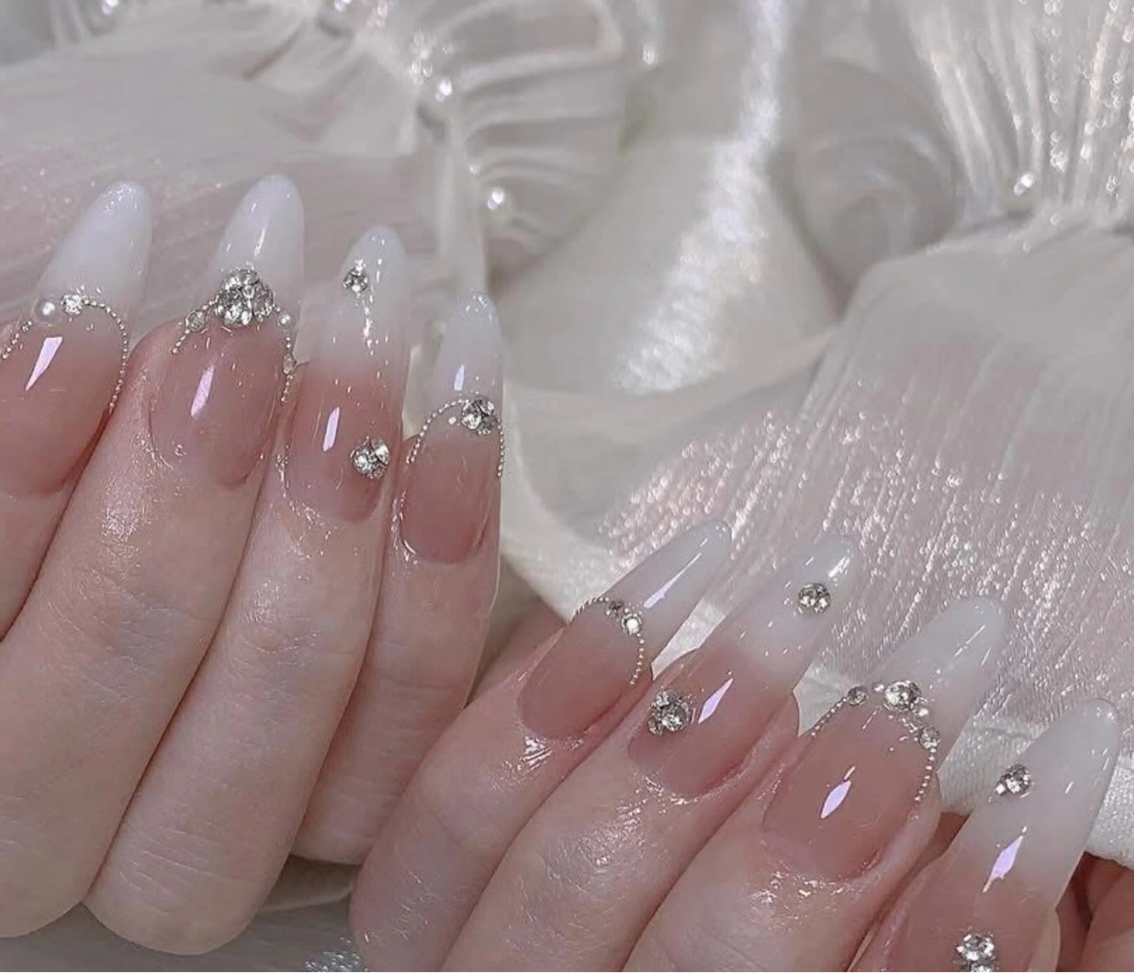 ネイル 成人式 フレンチネイル ジェルネイル ガラスフレンチ キラキラネイル ハンドネイル Queeens nailのネイルデザイン