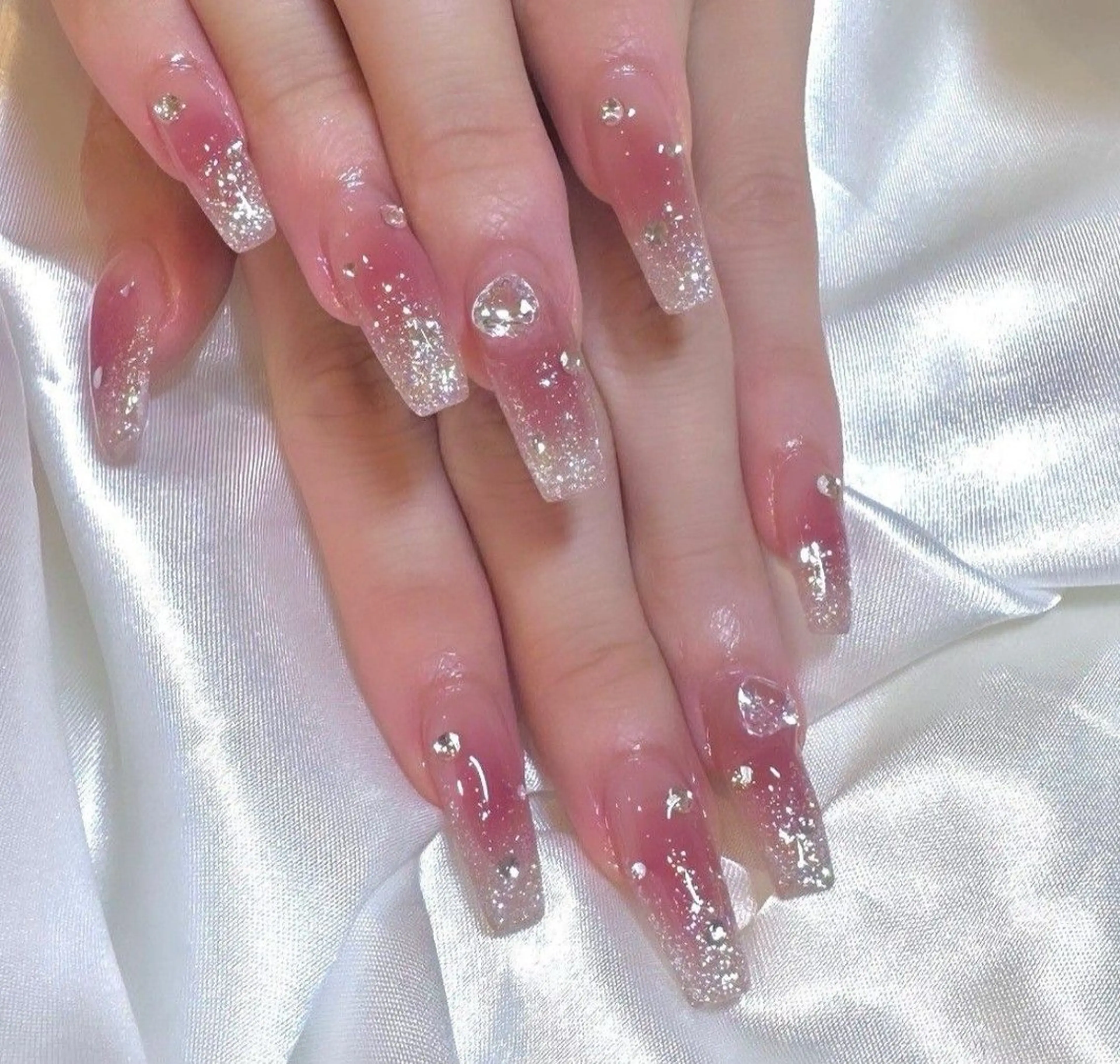 チーク／カラーグラデーションネイルの写真