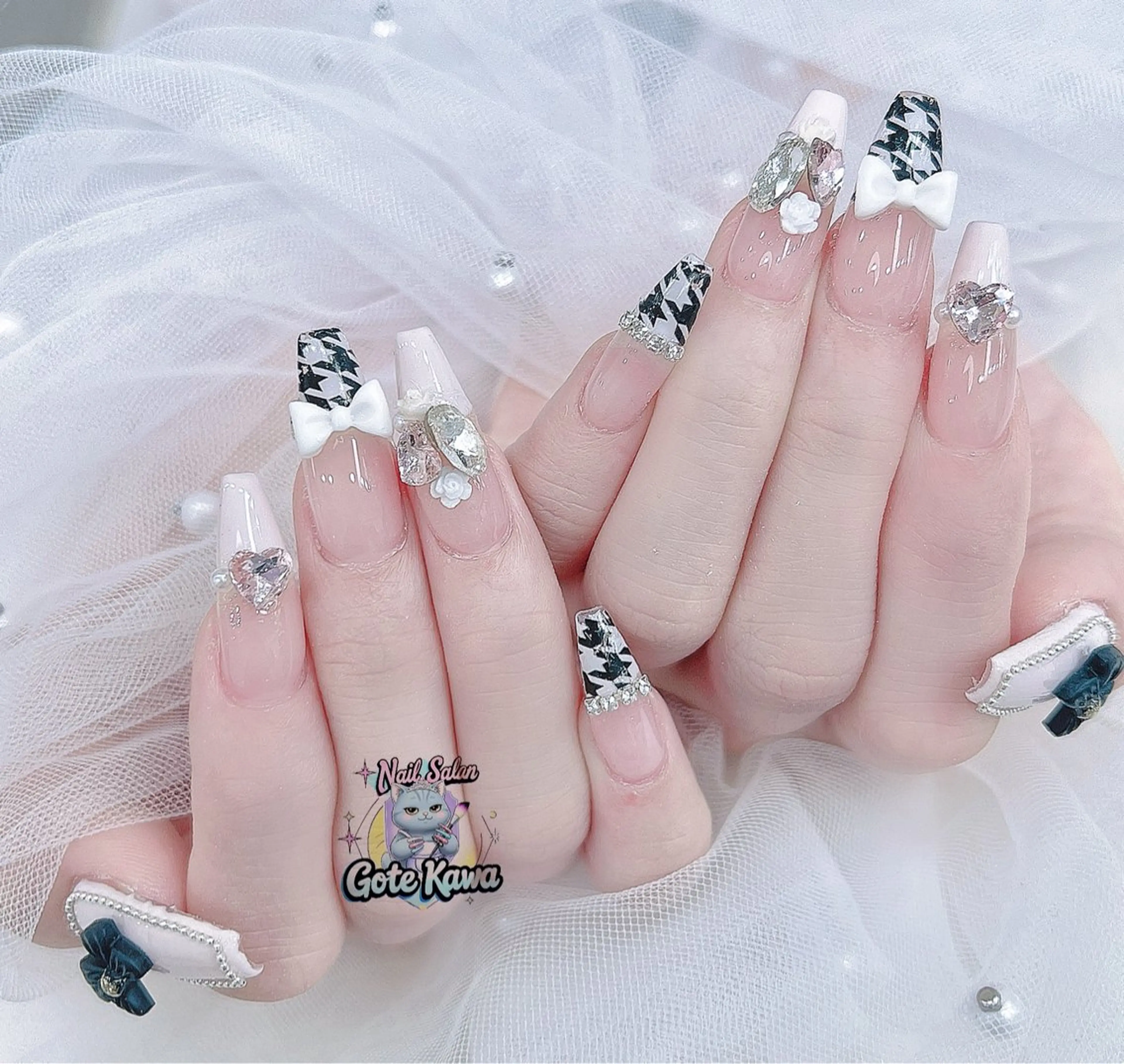 ネイル アートネイル キラキラネイル スカルプネイル ハンドネイル ハンドケア Gote Kawa nail salonのネイルデザイン