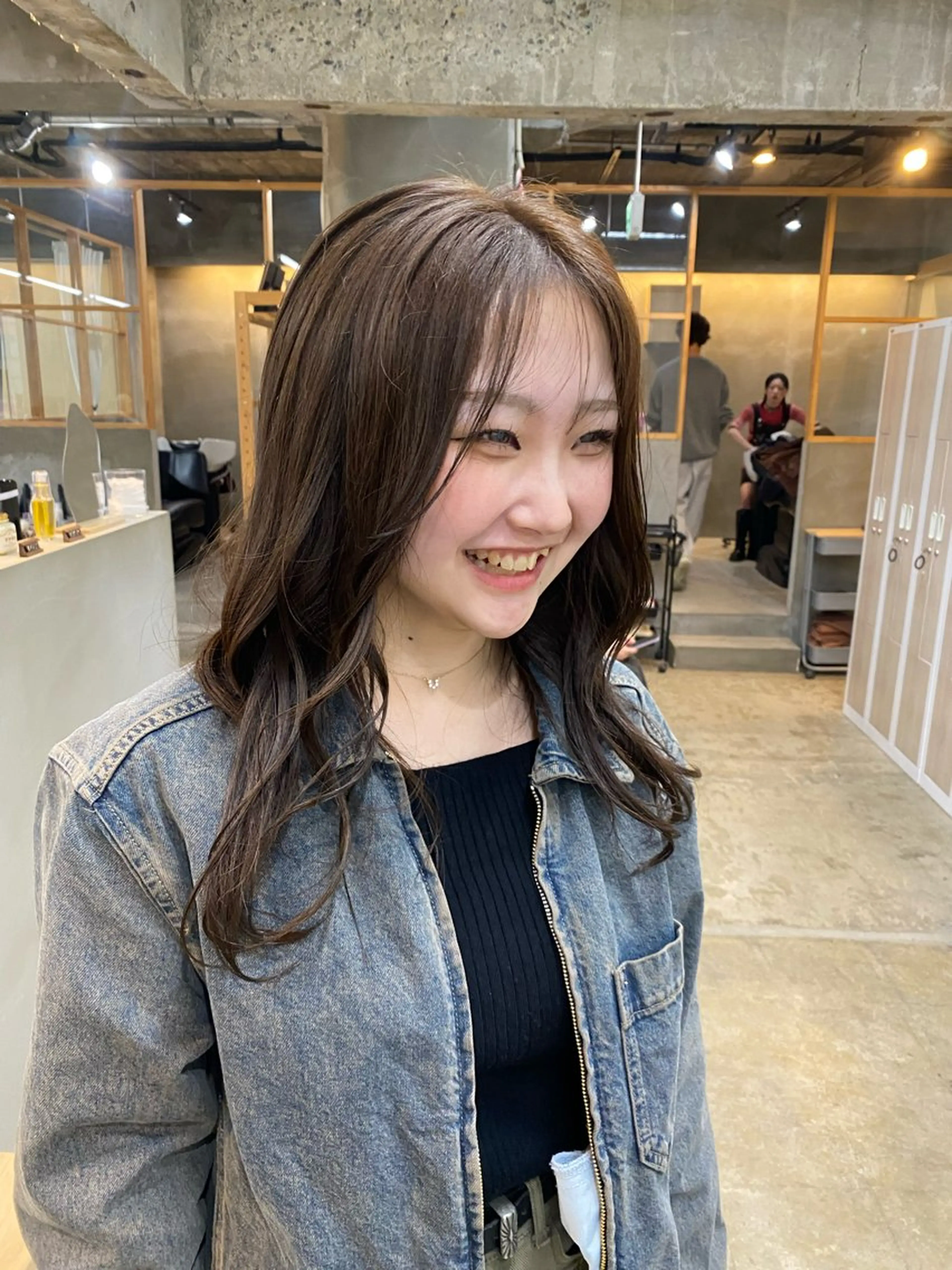 セミロング カラー ブリーチ ダブルカラー ブリーチなしカラー シミズ アスカのヘアスタイル