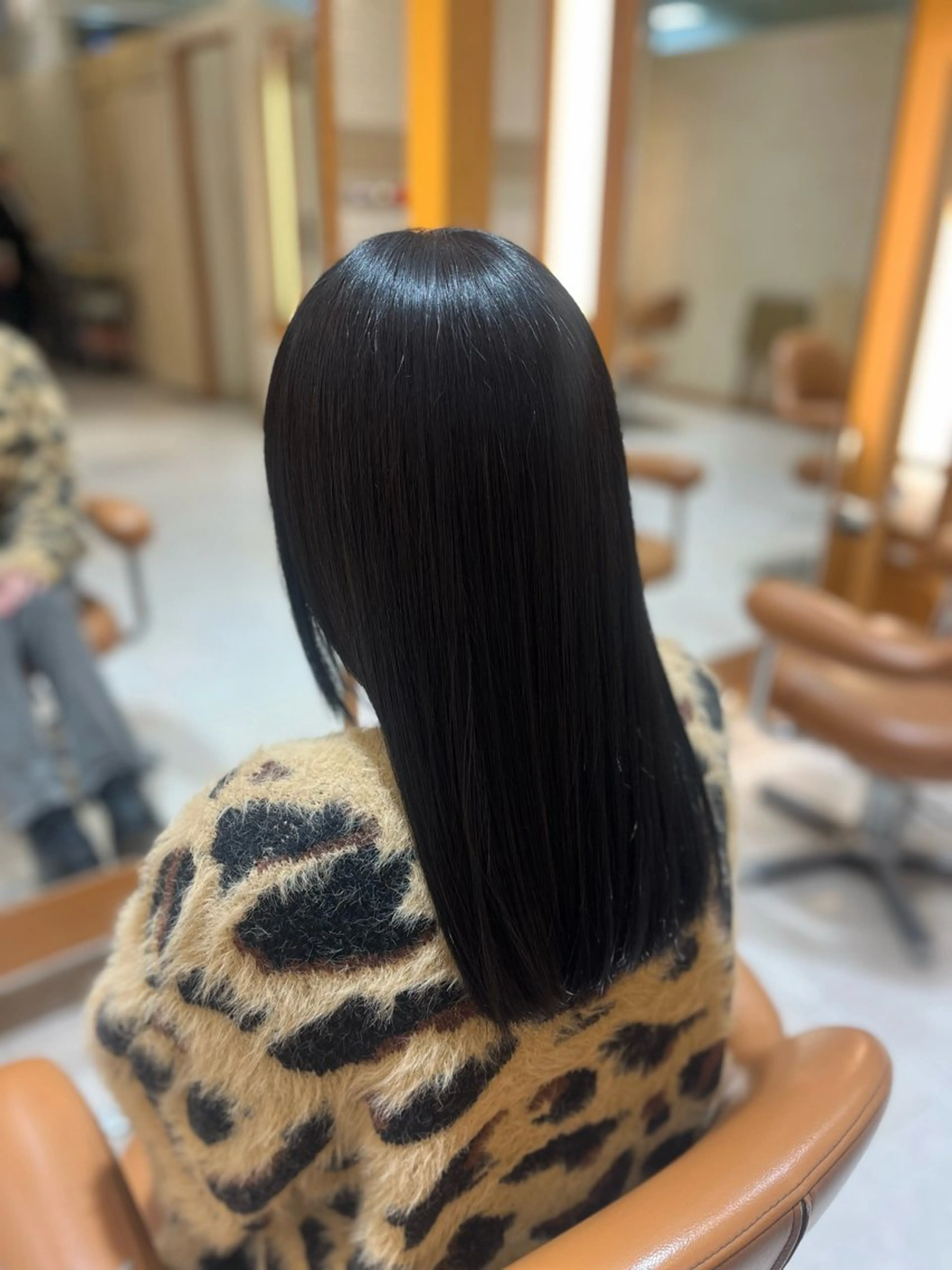 セミロング カラー 黒髪 ブリーチ ブリーチなしカラー トリートメント 鎌田 流沙奈のヘアスタイル