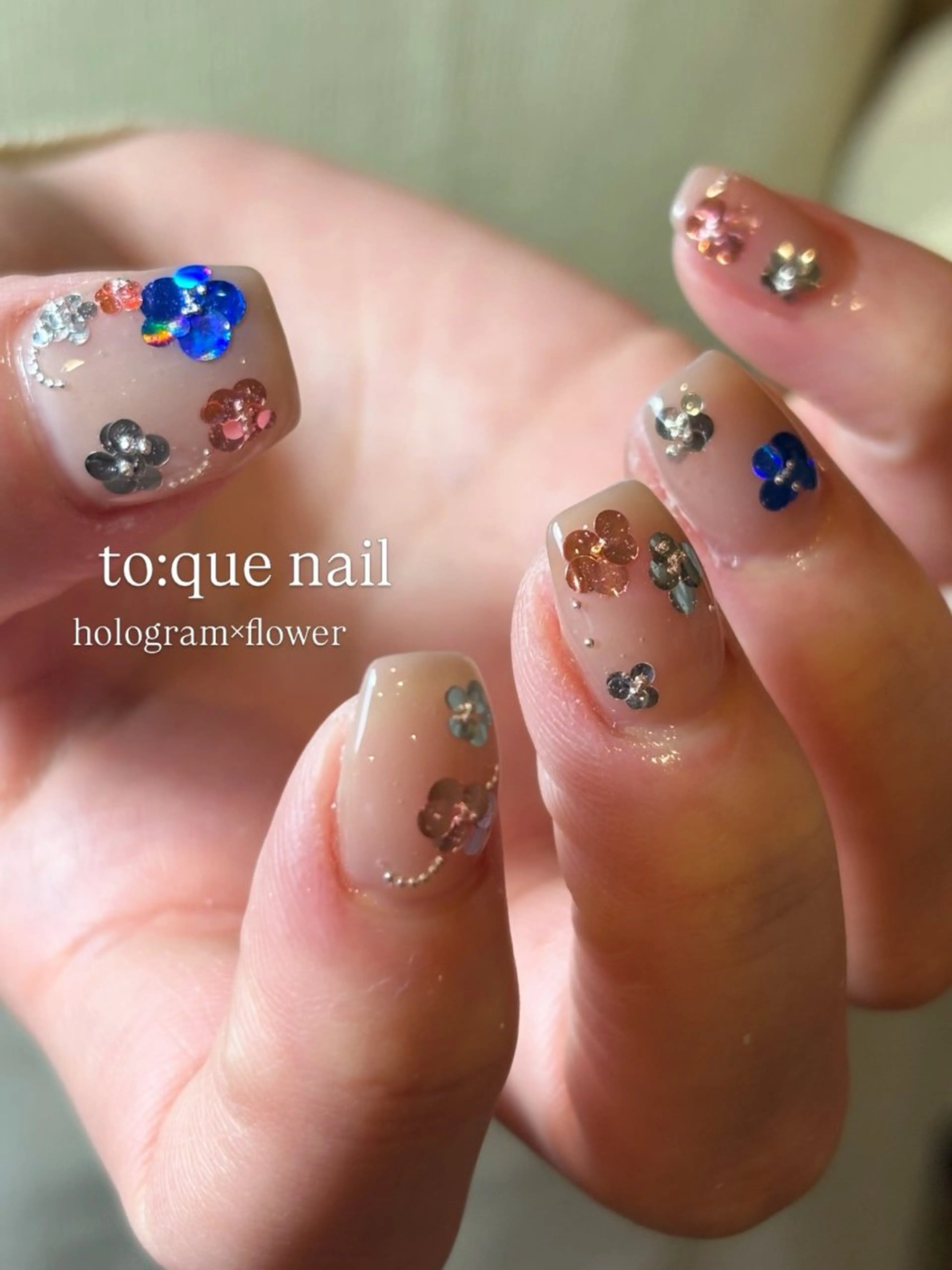 ネイル ブルー フラワーネイル ジェルネイル ホログラムネイル オフィスネイル ハンドネイル 本町🤍ちゅるん 自爪育成✨🤍のネイルデザイン