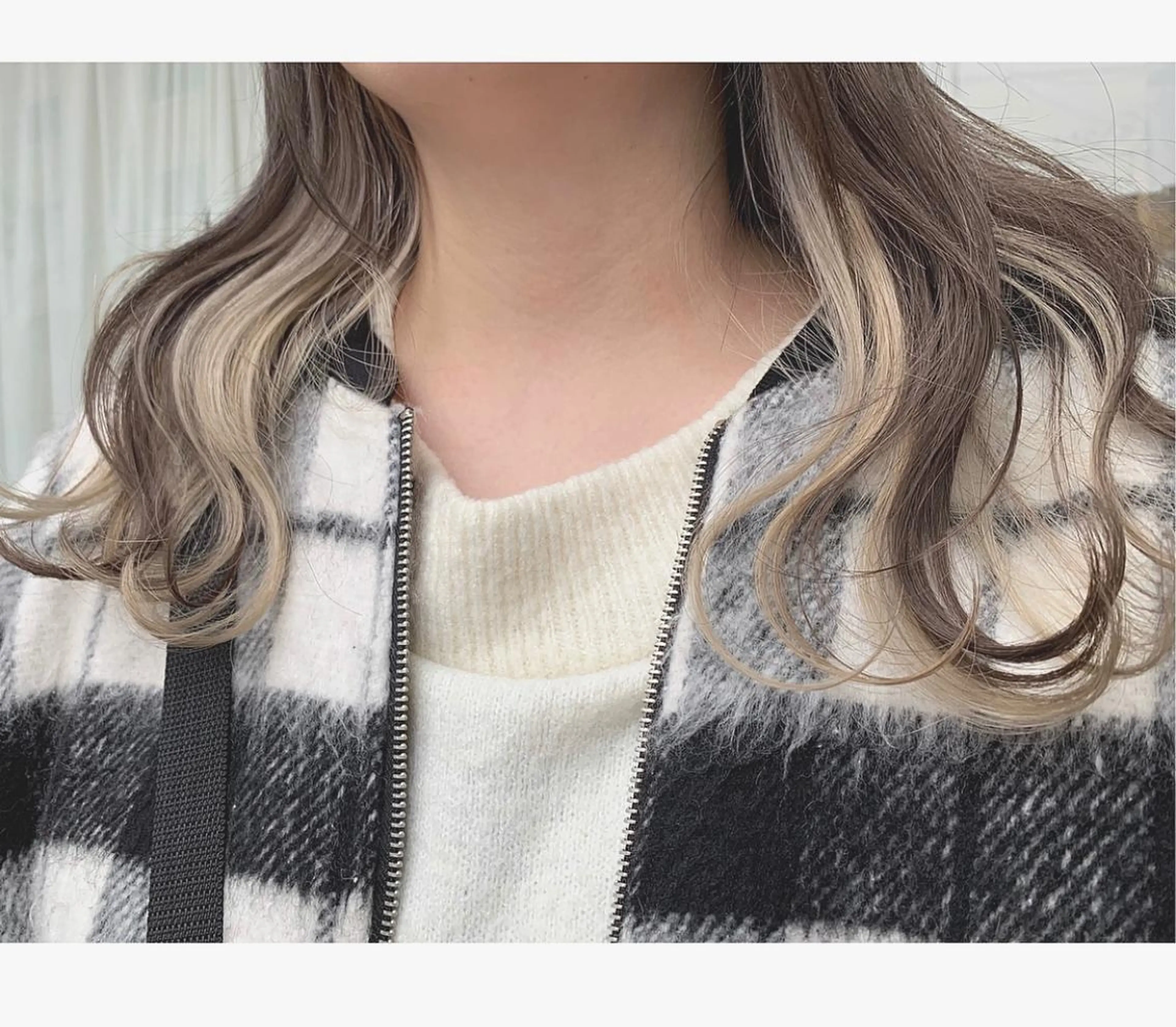 セミロング カラー ブリーチ fio マナミのヘアスタイル