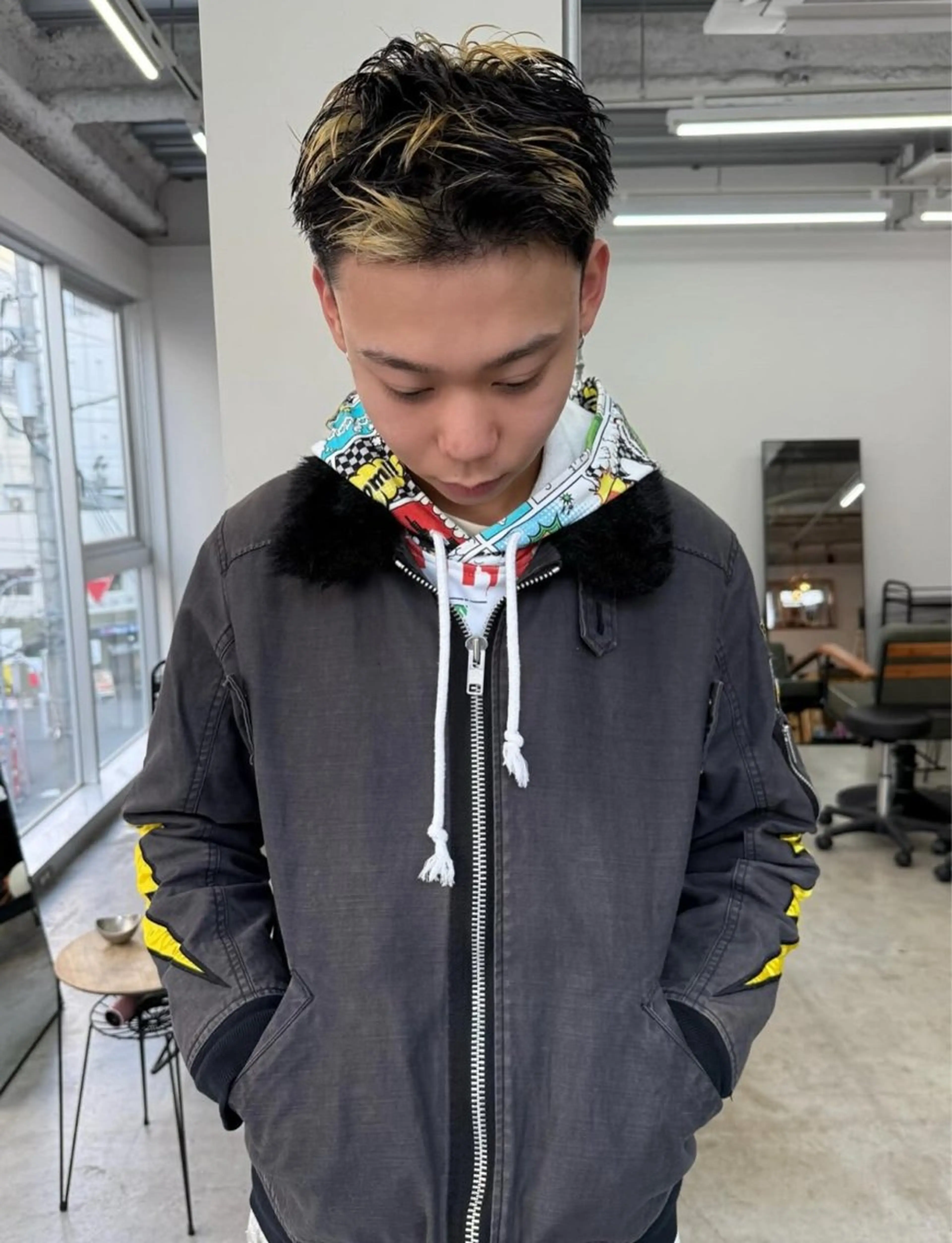 ショート カラー メンズ アップバング メンズブリーチ センターパート メンズハイライト メンズハイトーン カット ヘアカラー PARKiiiNG 大阪心斎橋/ブリーチのヘアスタイル