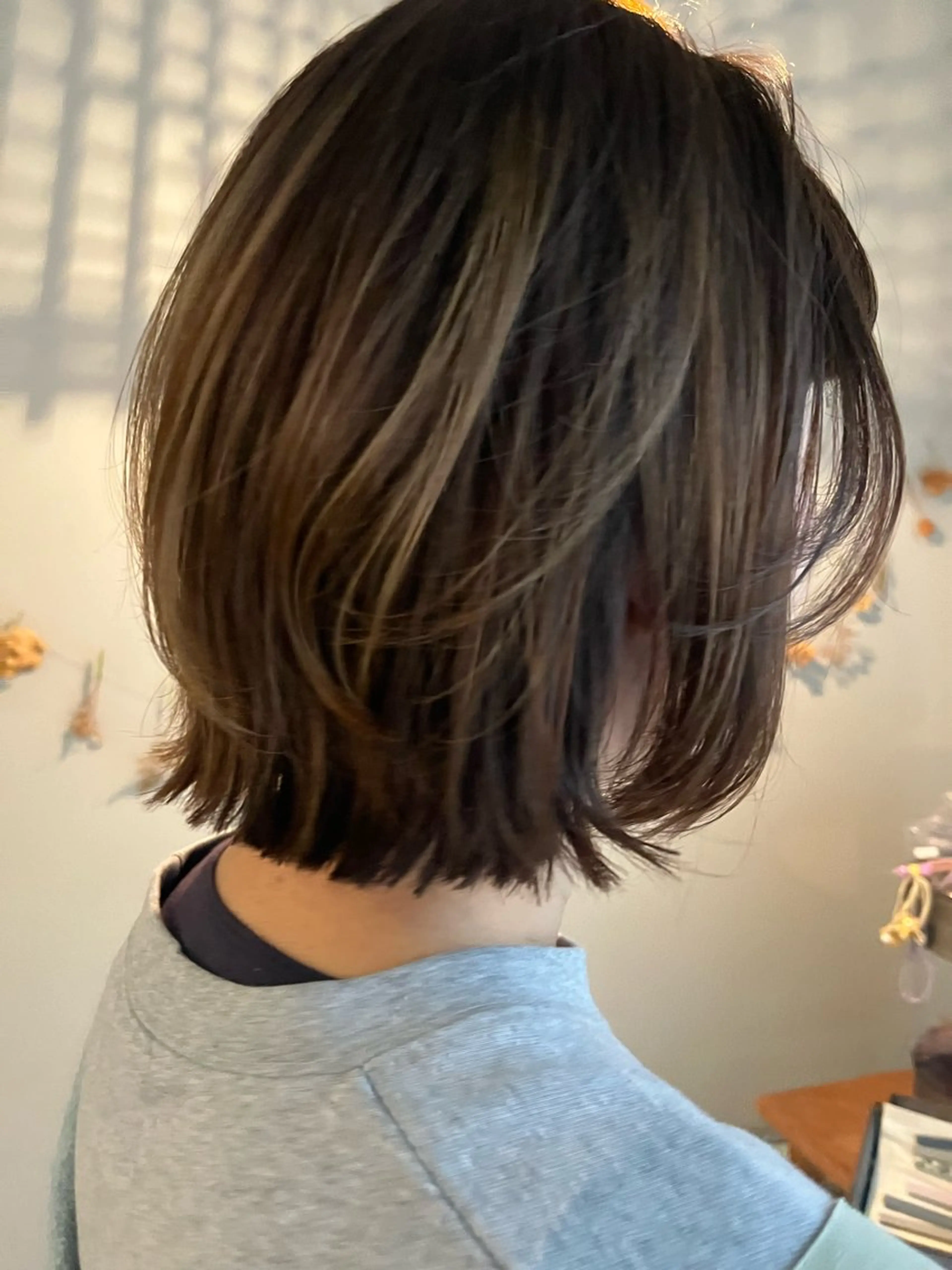 ミディアム カラー ベージュカラー ハイライトカラー オリーブベージュ ボブ ハイライト フクウラ ミホのヘアスタイル