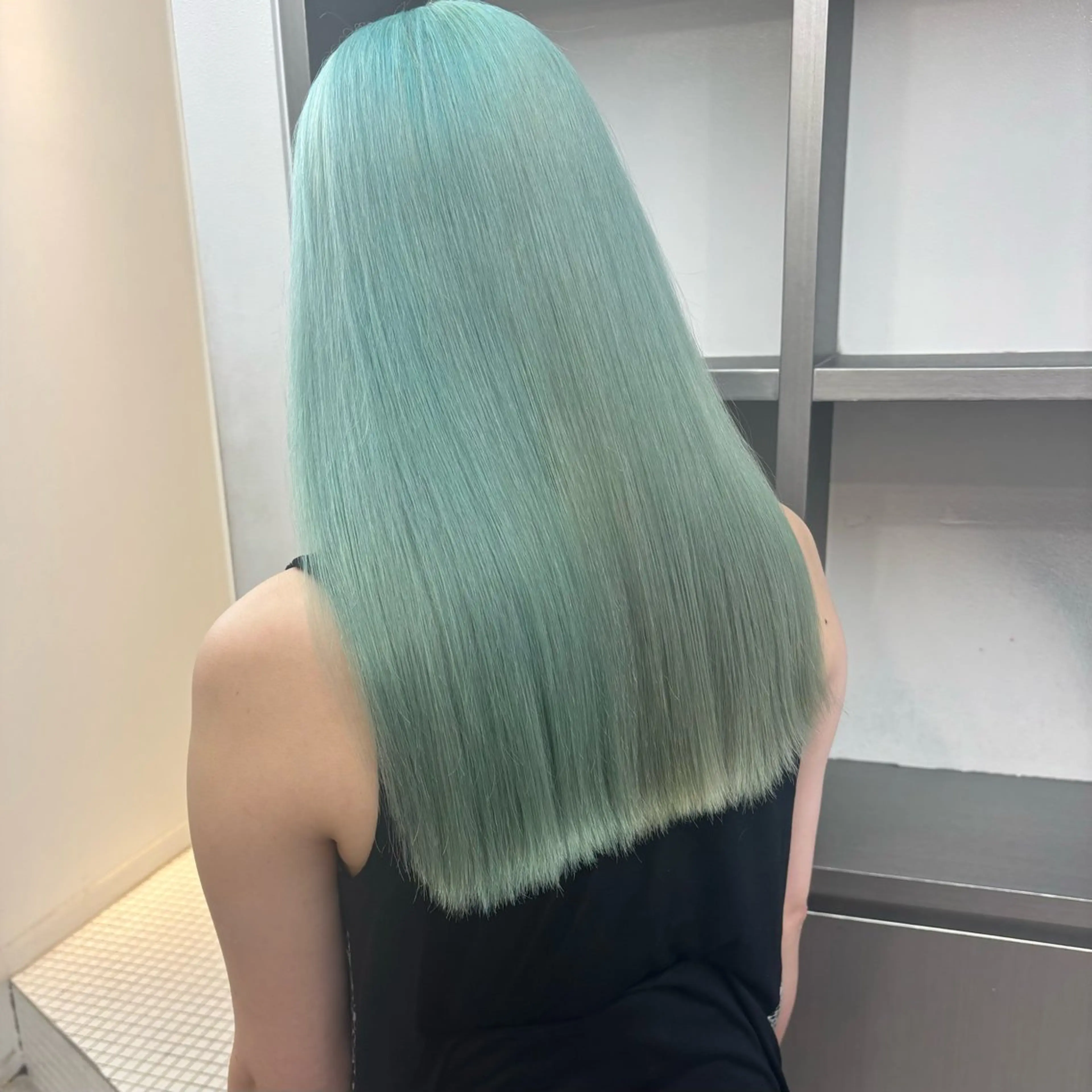 セミロング カラー ヘアアレンジ ブリーチ ケアブリーチ ハイトーンカラー ヘアカラー トリートメント 🎨ハイトーン/ 切りっぱなし みつきのヘアスタイル