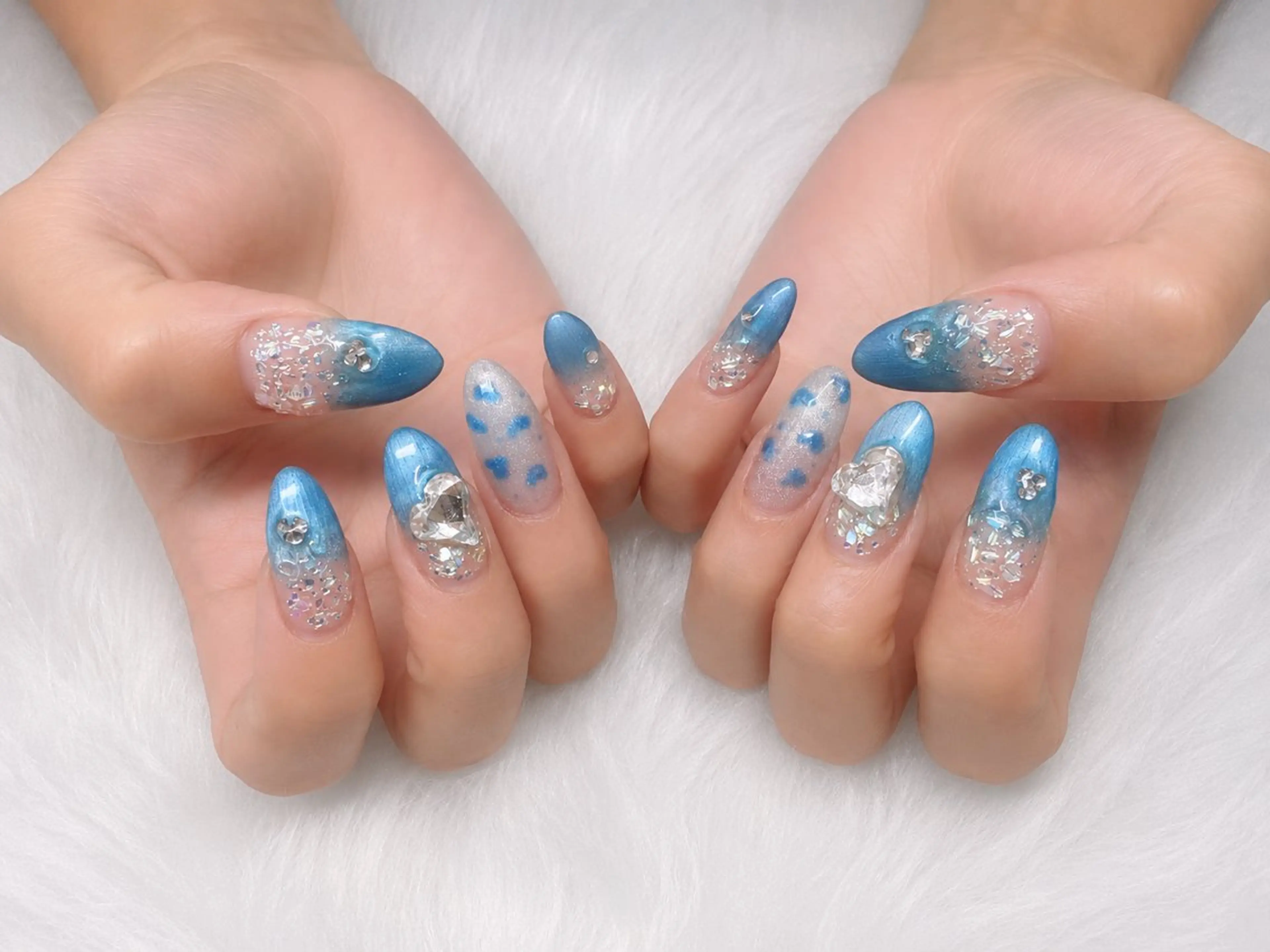 ネイル ブルー ハート キラキラネイル ロングネイル マグネットネイル ハンドネイル lily salonのネイルデザイン