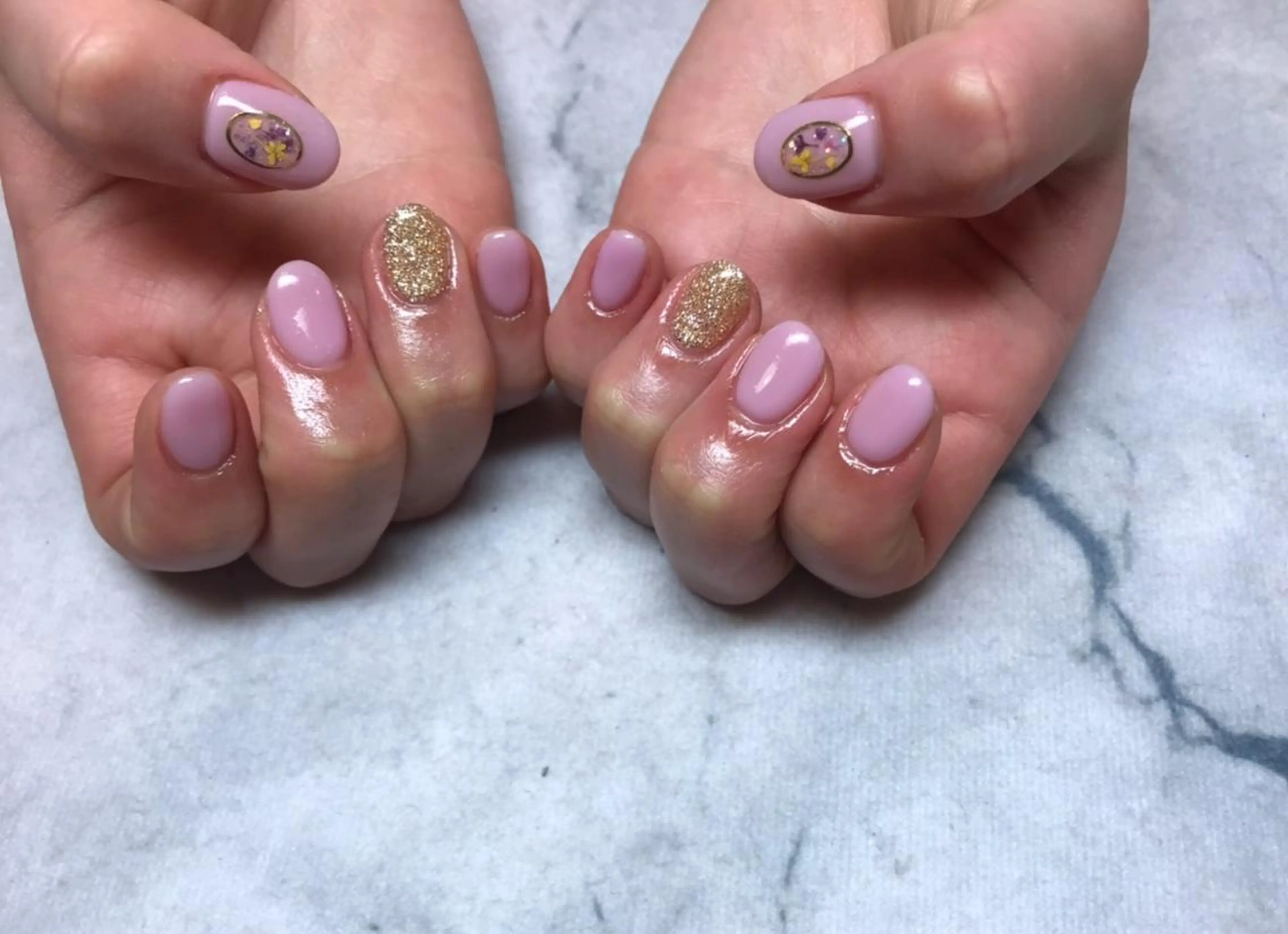 ネイル ネイルリボン 受付スタッフのネイルデザイン