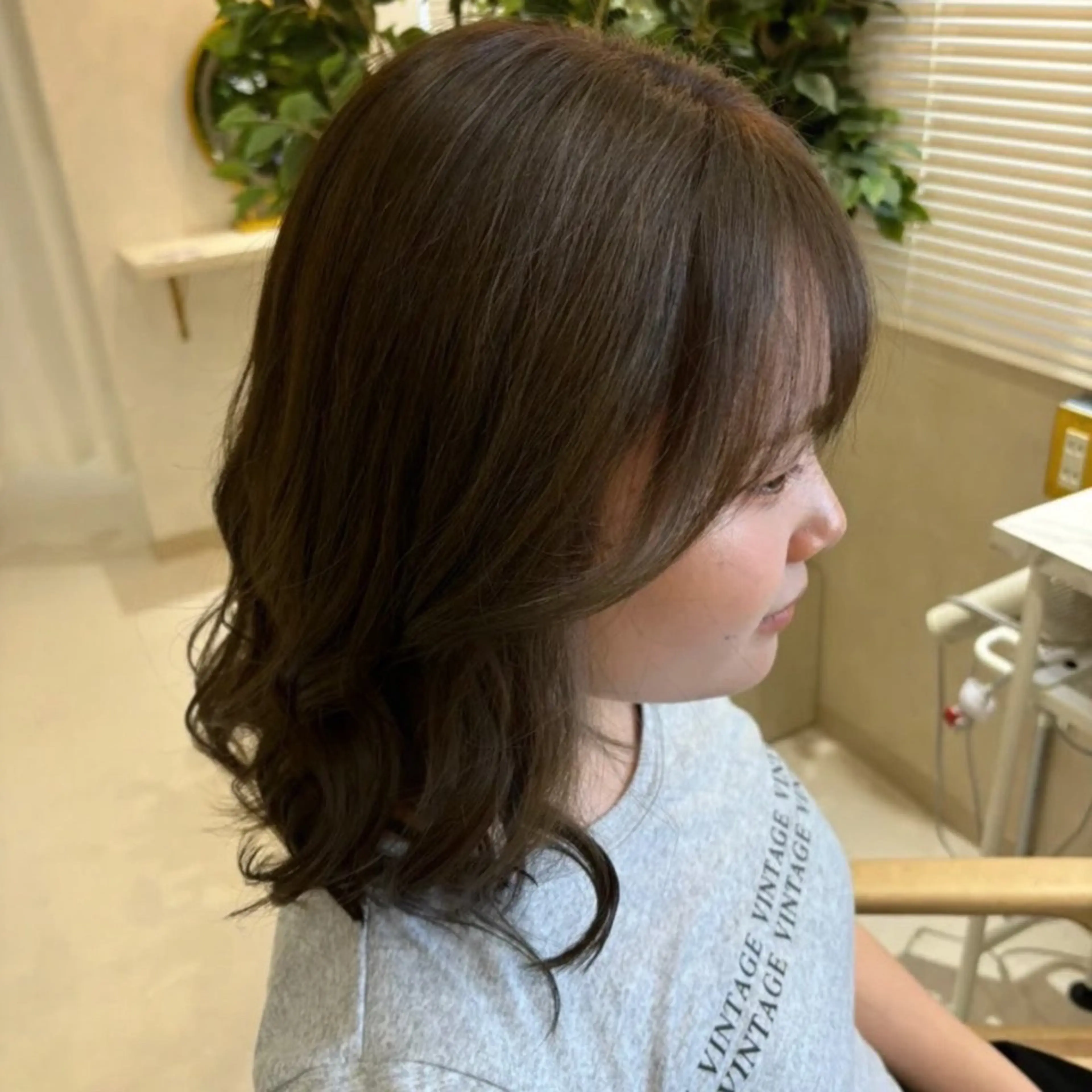 ミディアム カラー りほ/顔周りカット/ レイヤーカットのヘアスタイル