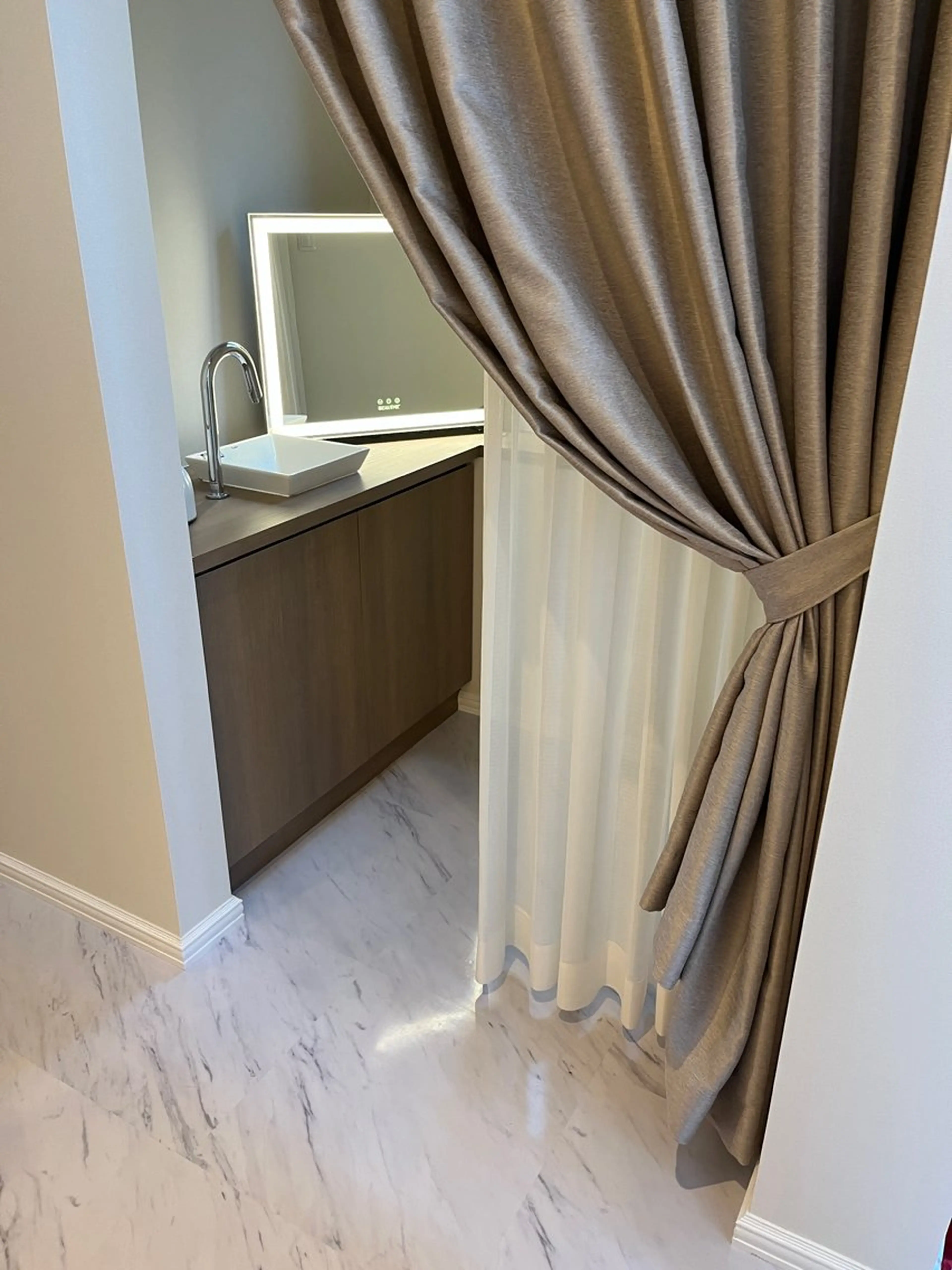 美肌脱毛／ニキビ ／肩こり／慢性疲労のエステ・リラクイメージ