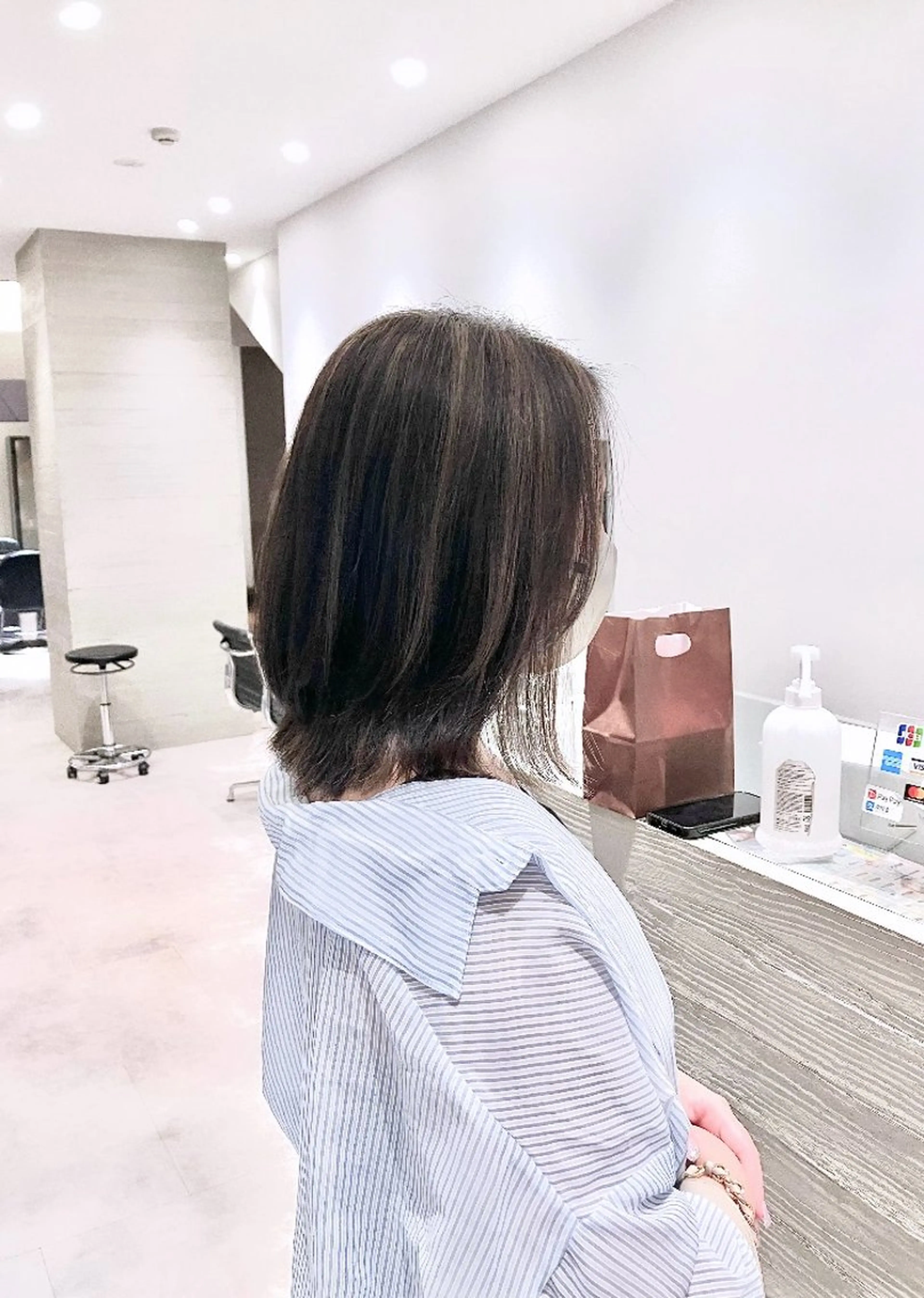 ミディアム カラー ミディアムレイヤー ハイライトカラー ハイライト レイヤーカット サキ🤍ハイトーン 🩰くびれ巻きヘアのヘアスタイル