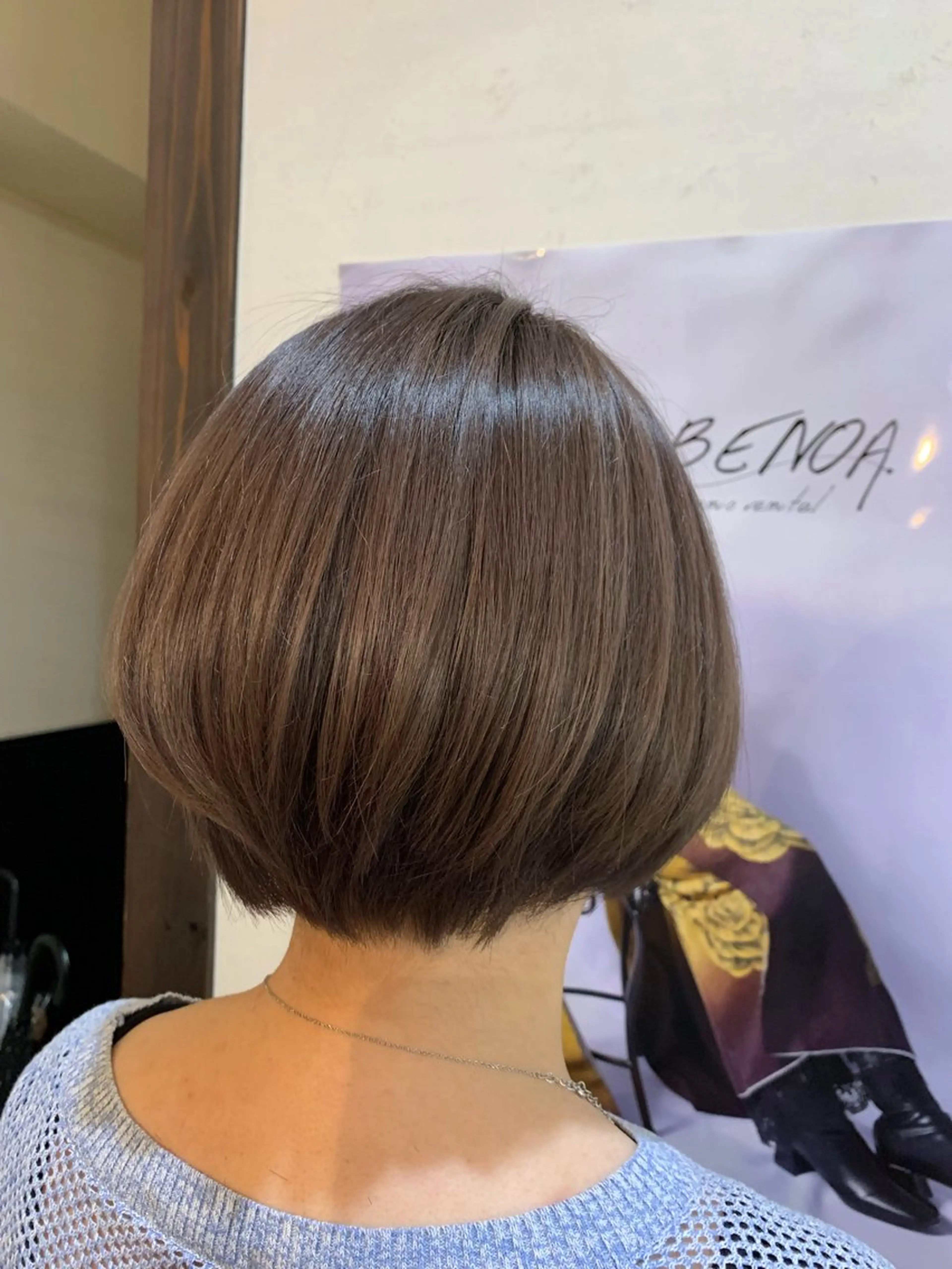 ショート カラー ショートボブ ブリーチ 透明感カラー グレージュ ボブ ヘアカラー 小嶋 美里のヘアスタイル