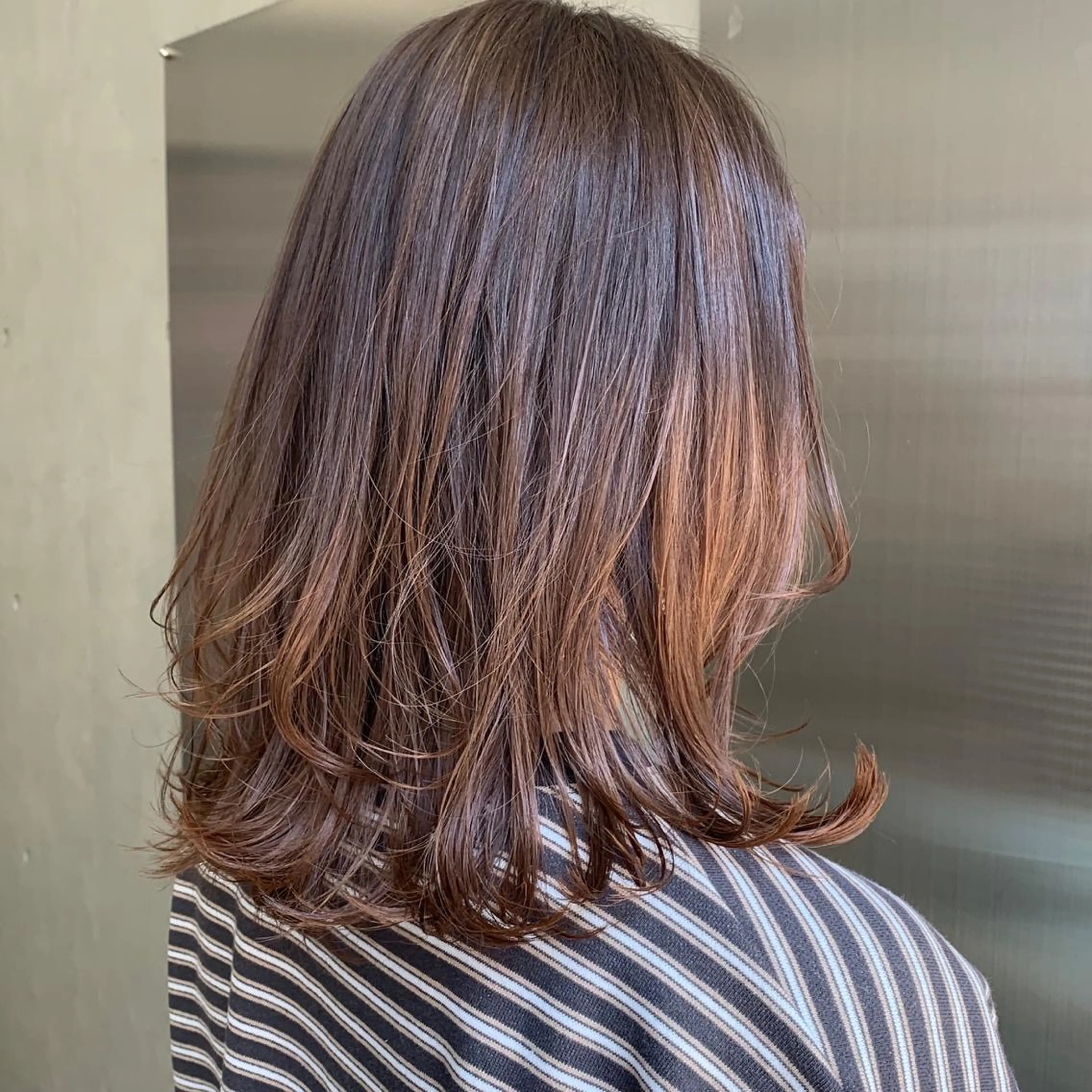 ミディアム カラー くびれヘア Sana / 韓国ヘア / カラーのヘアスタイル