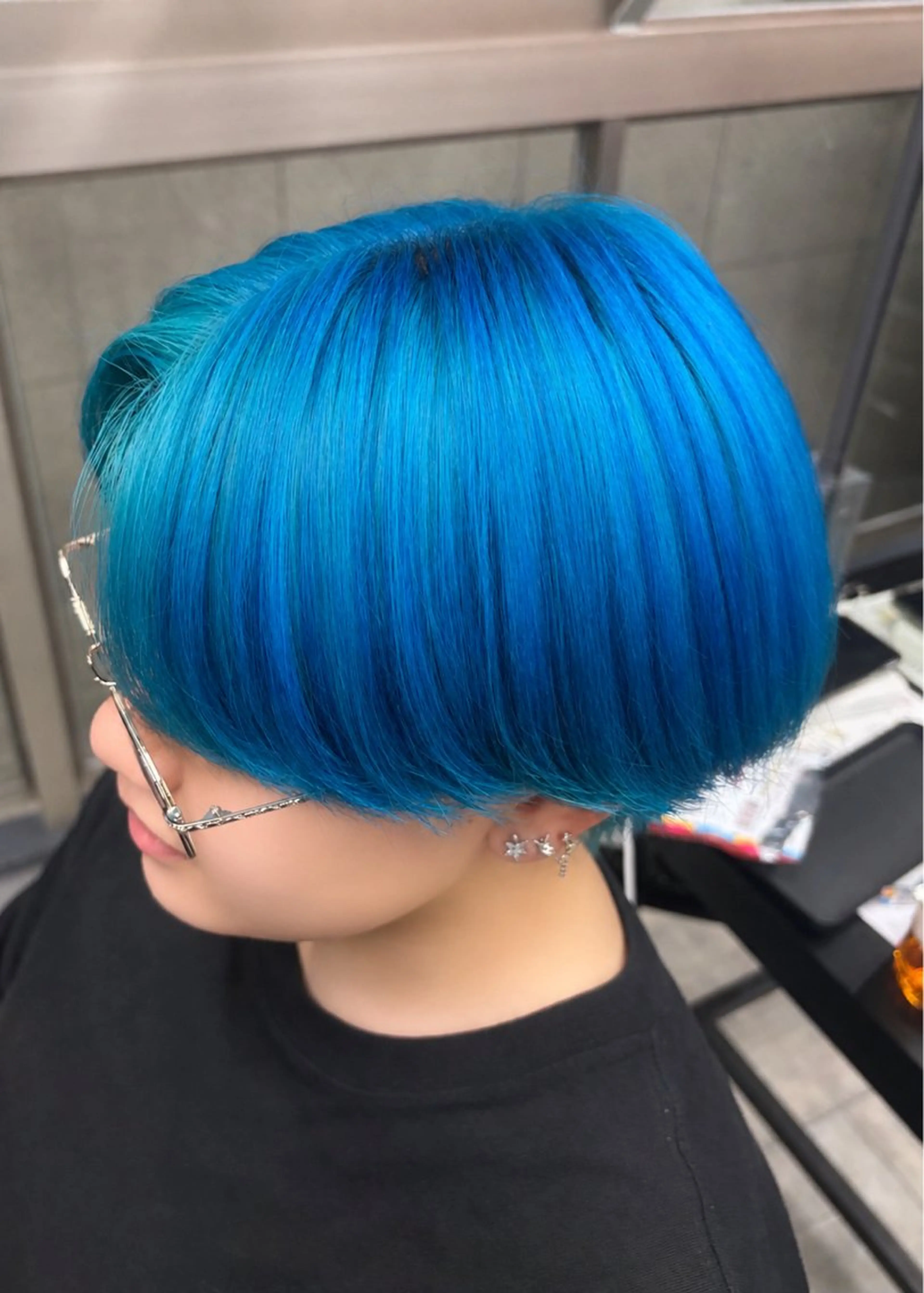ショート カラー ブリーチ ブルーカラー ケアブリーチ ユージ / ケアブリーチ/透明感のヘアスタイル