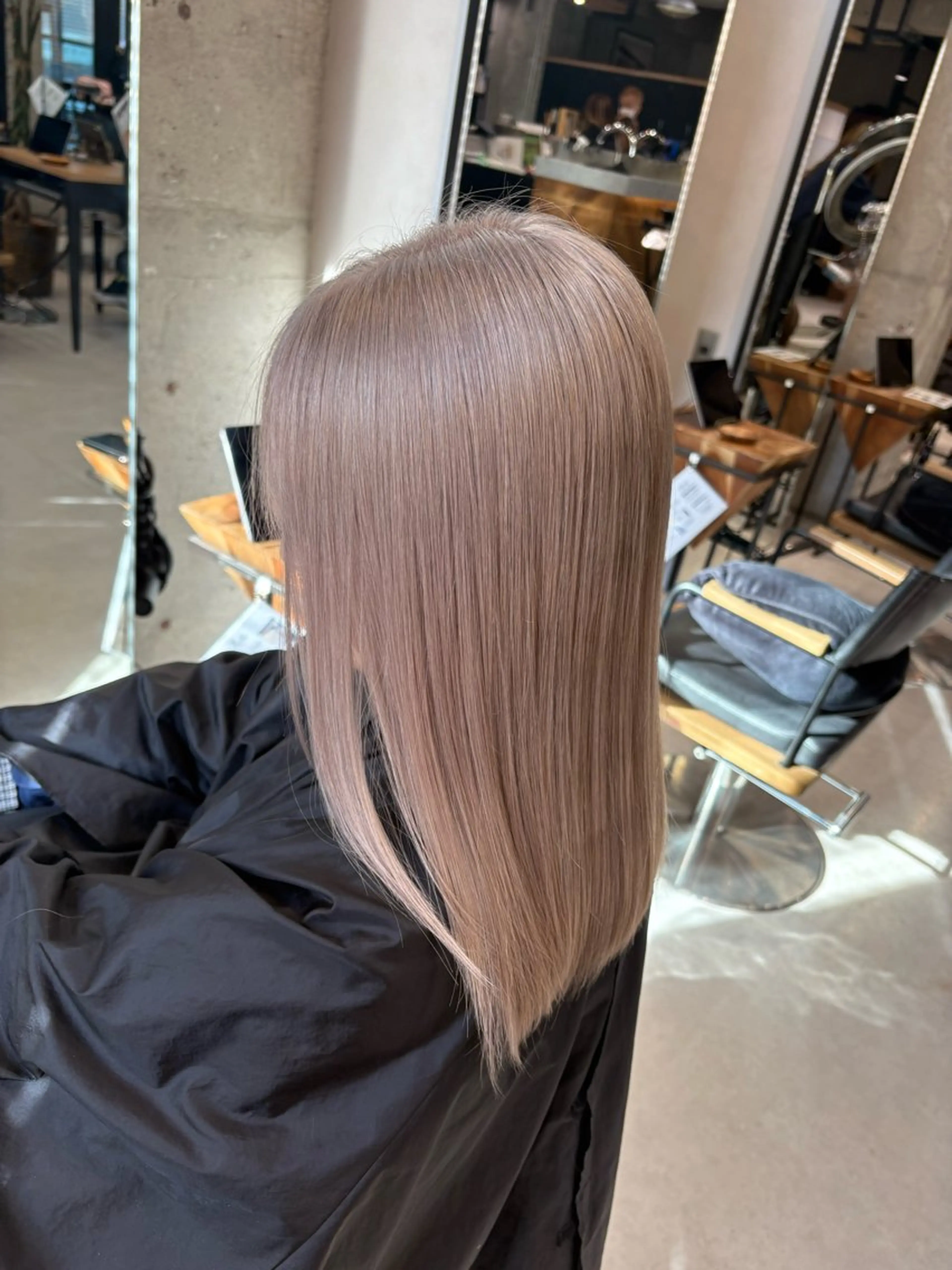 ロング カラー ヘアカラー KAEDE🌺Wカ ラー/ホワイトカラーのヘアスタイル