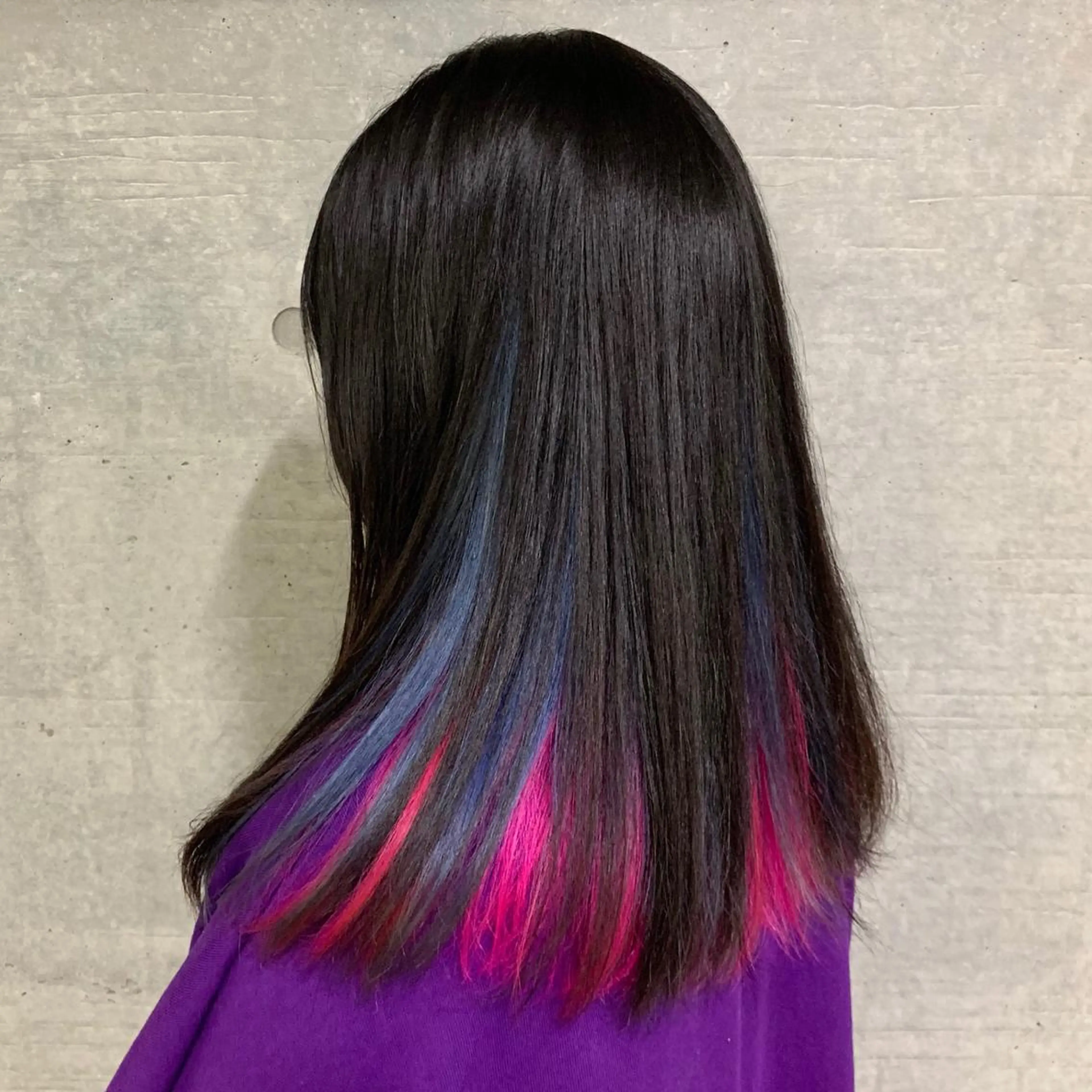 セミロング カラー ブリーチ ブルーカラー ケアブリーチ ダブルカラー インナーカラー ヘアカラー トリートメント THE./ブリーチ 透感カラー/髪質改善のヘアスタイル