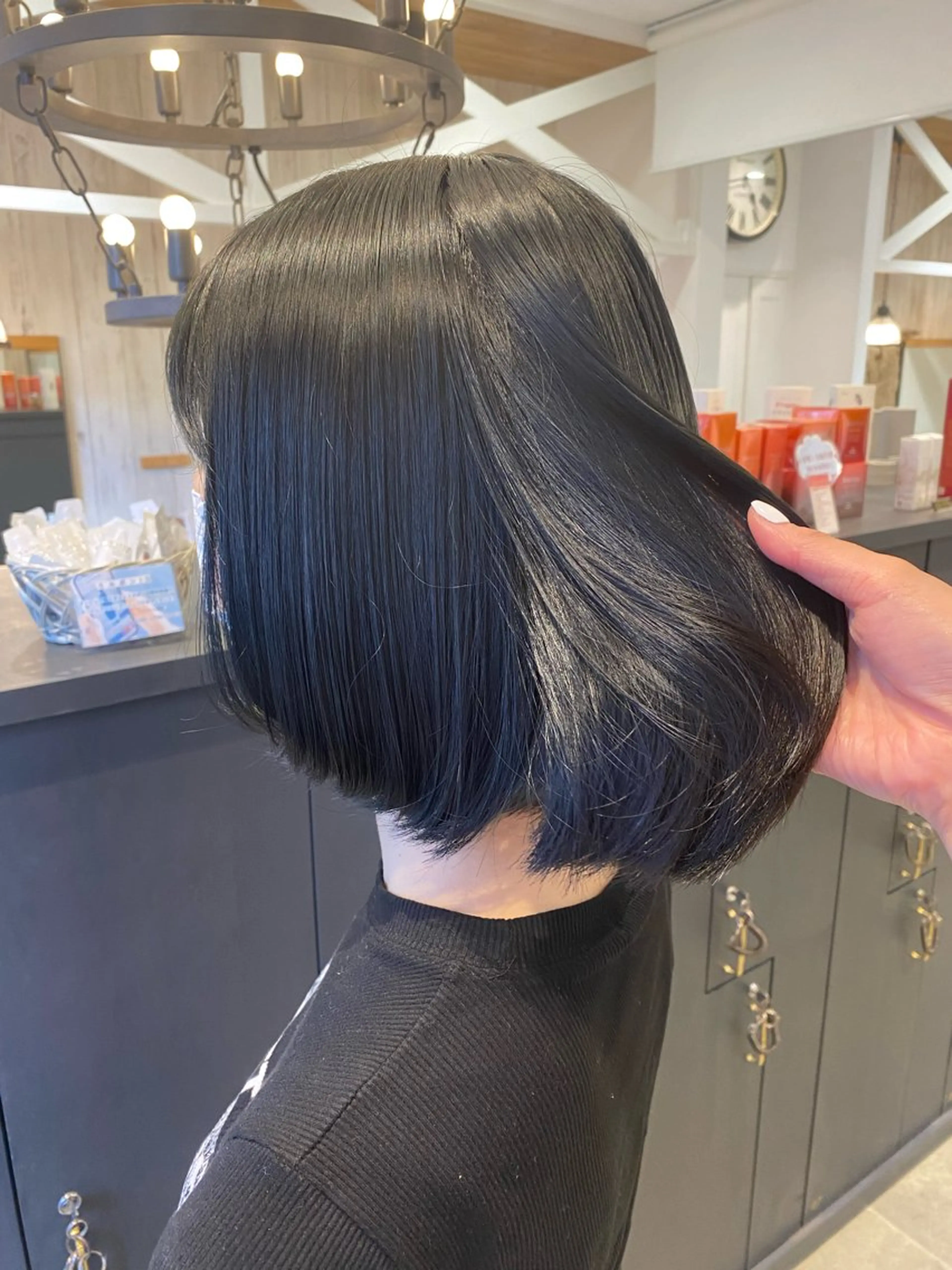 ミディアム カラー 黒髪 ブルーカラー ブルーブラック グレージュ ヘアカラー 柴田 枝利子のヘアスタイル
