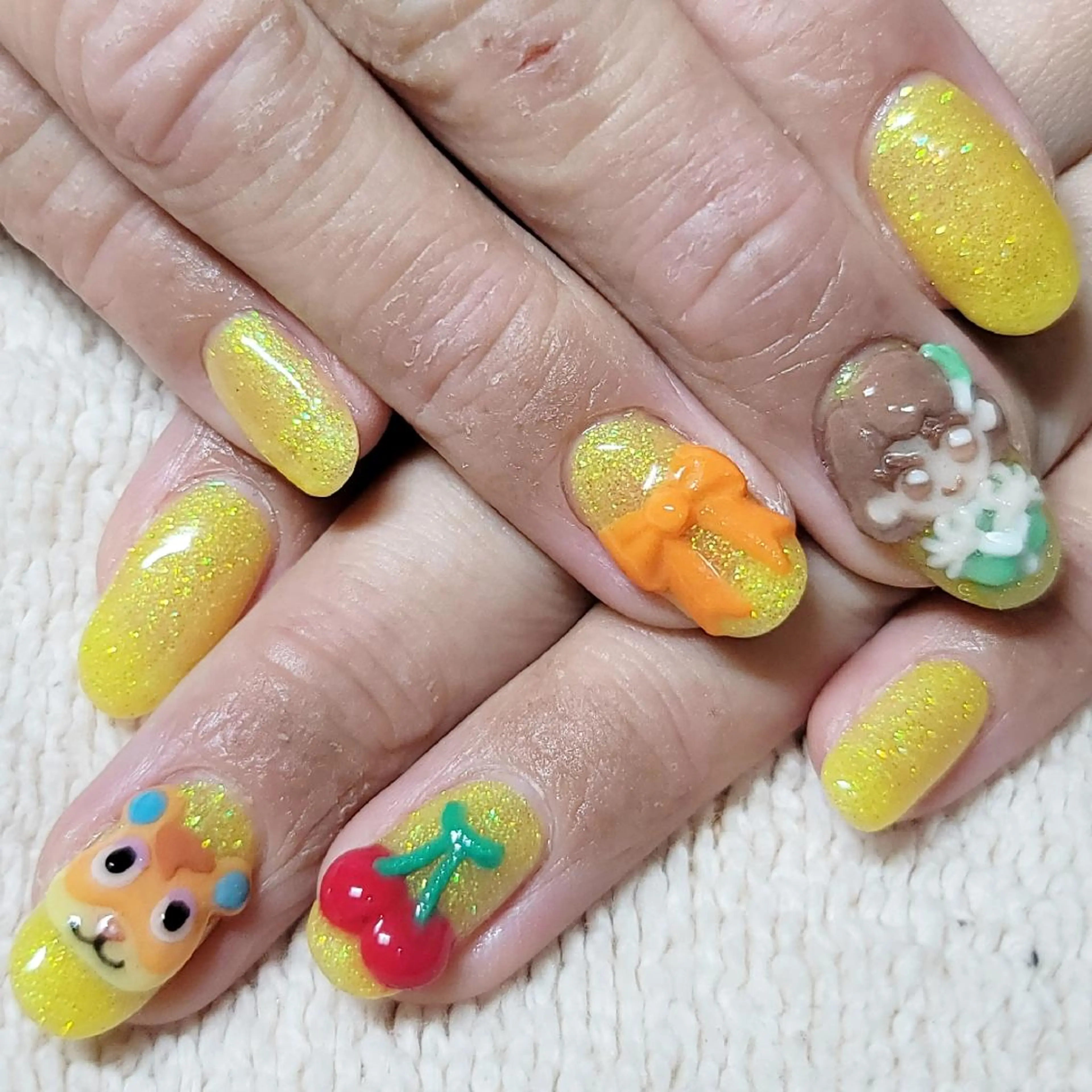 ネイル ラメ(グリッター) ワンカラーネイル 黄色 ハンドネイル よしだ ひろきのネイルデザイン