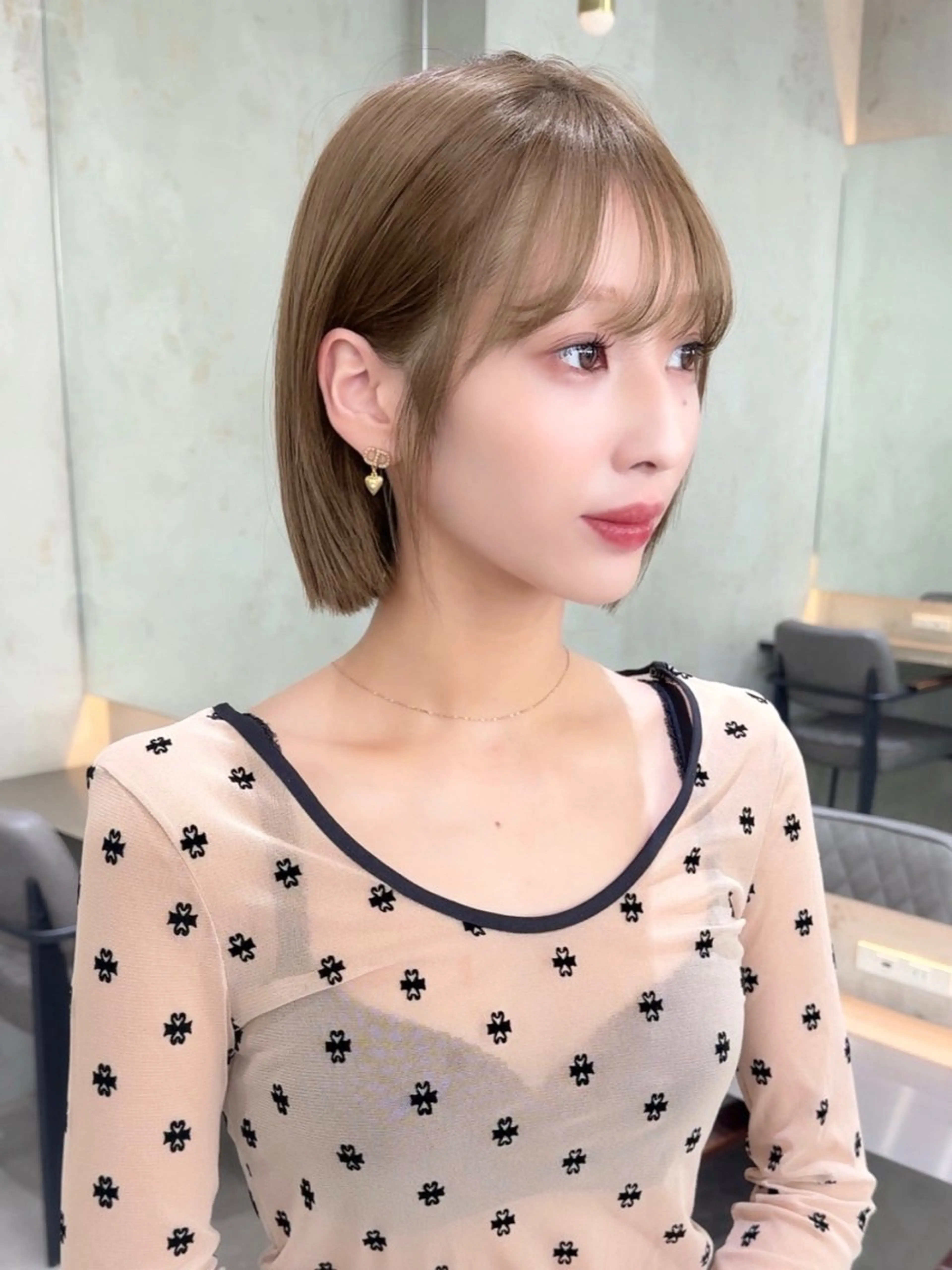 ショート カラー カット ヘアカラー トリートメント 莉乃/縮毛矯正/髪質 改善/艶カラーのヘアスタイル