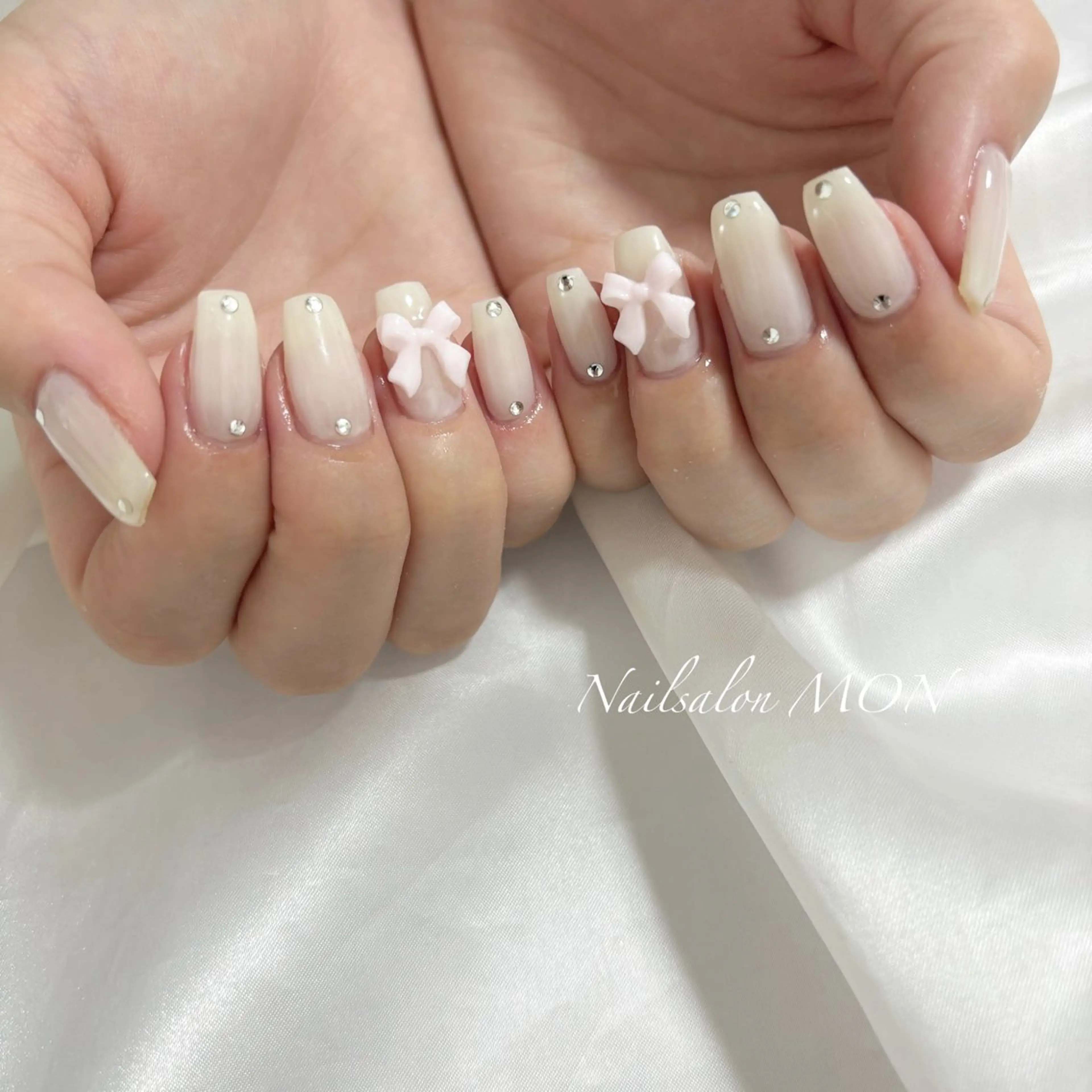 ネイル ストーンネイル ハンドネイル Nailsalon MONのネイルデザイン