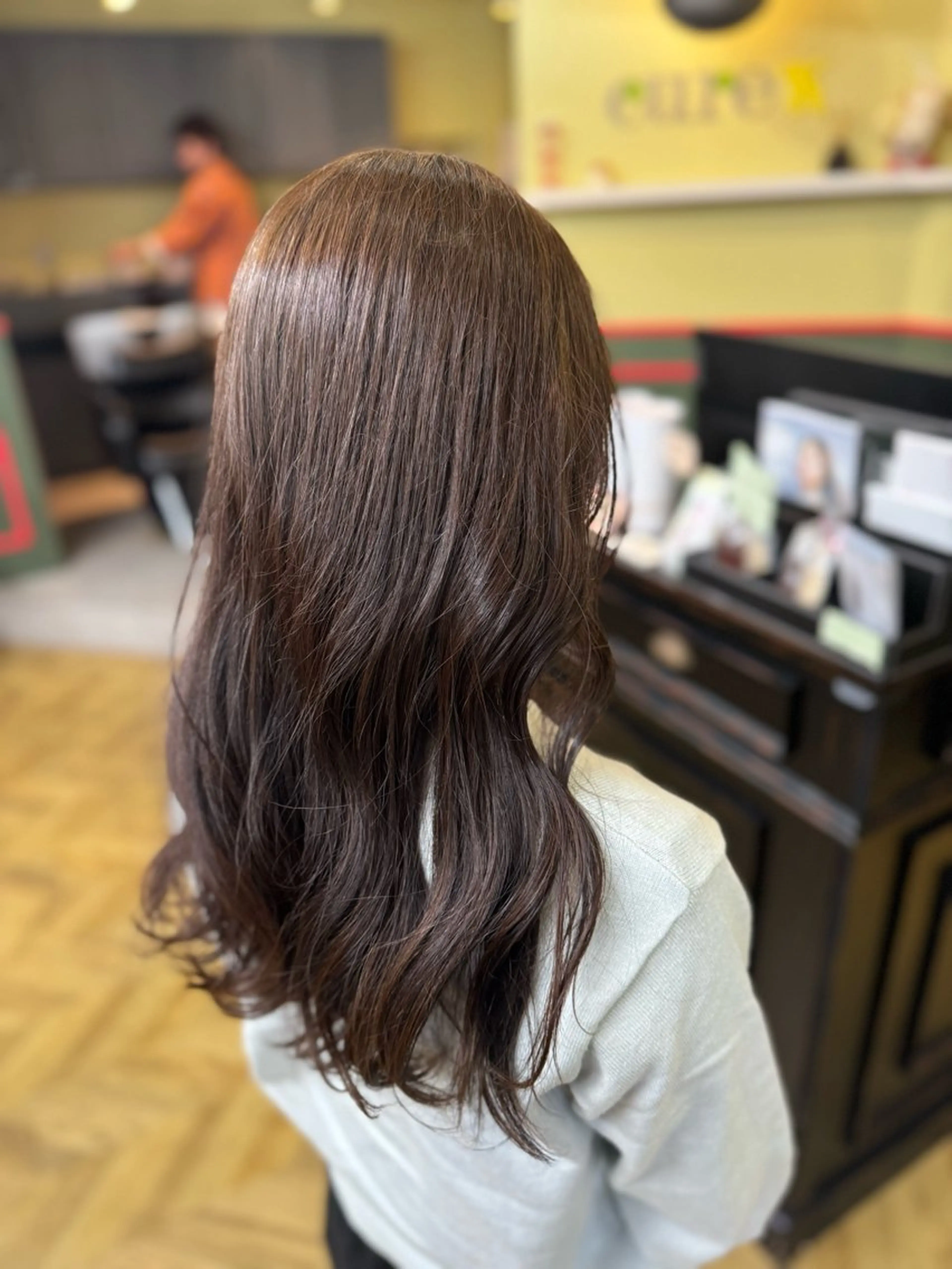 ロング カラー 米倉 麻衣のヘアスタイル