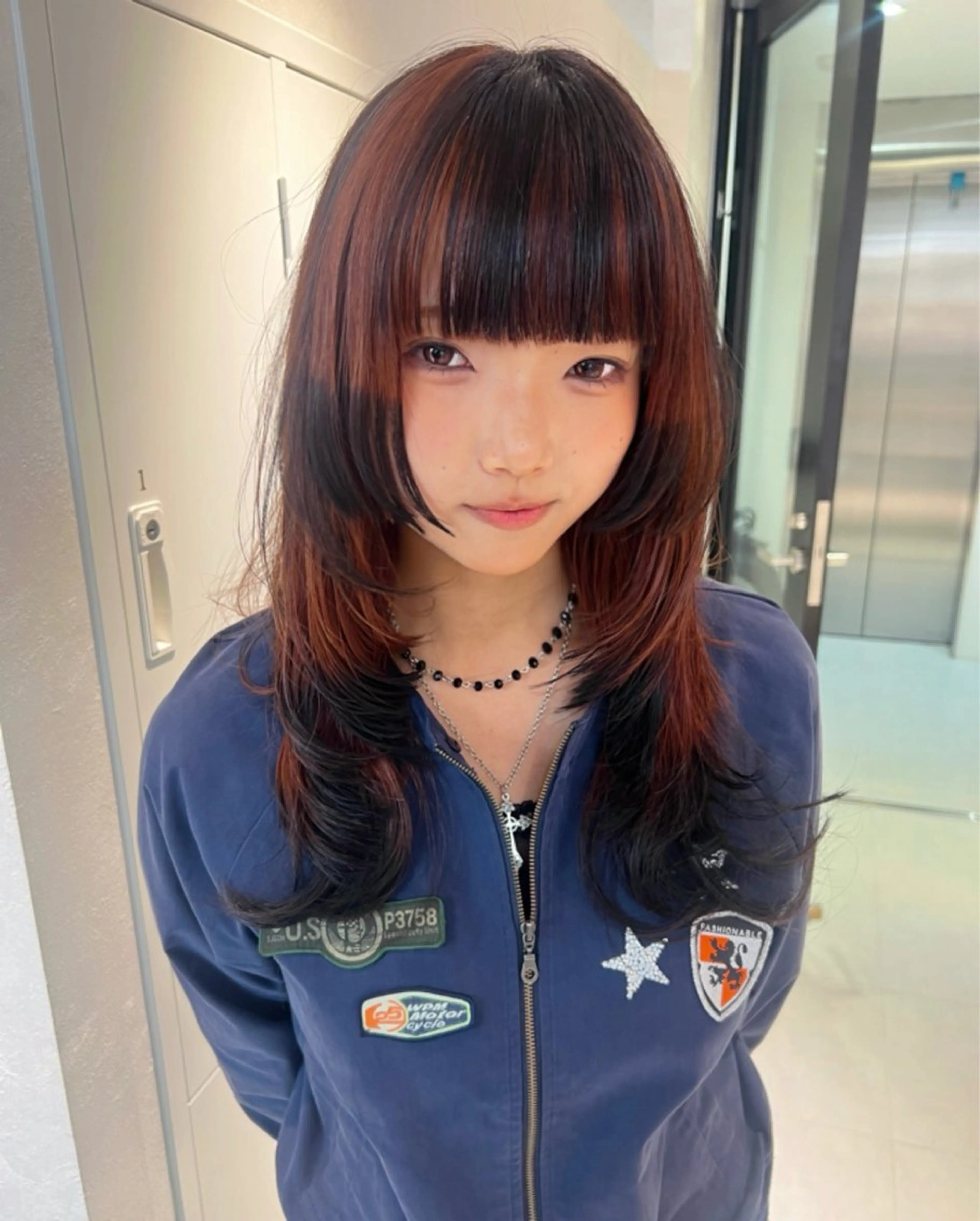 ロング カラー ブリーチ ダブルカラー 狐カラー ハイトーンカラー インナーカラー カット ヘアカラー トリートメント ブリーチ/ウルフ ハッシュカット/石山のヘアスタイル