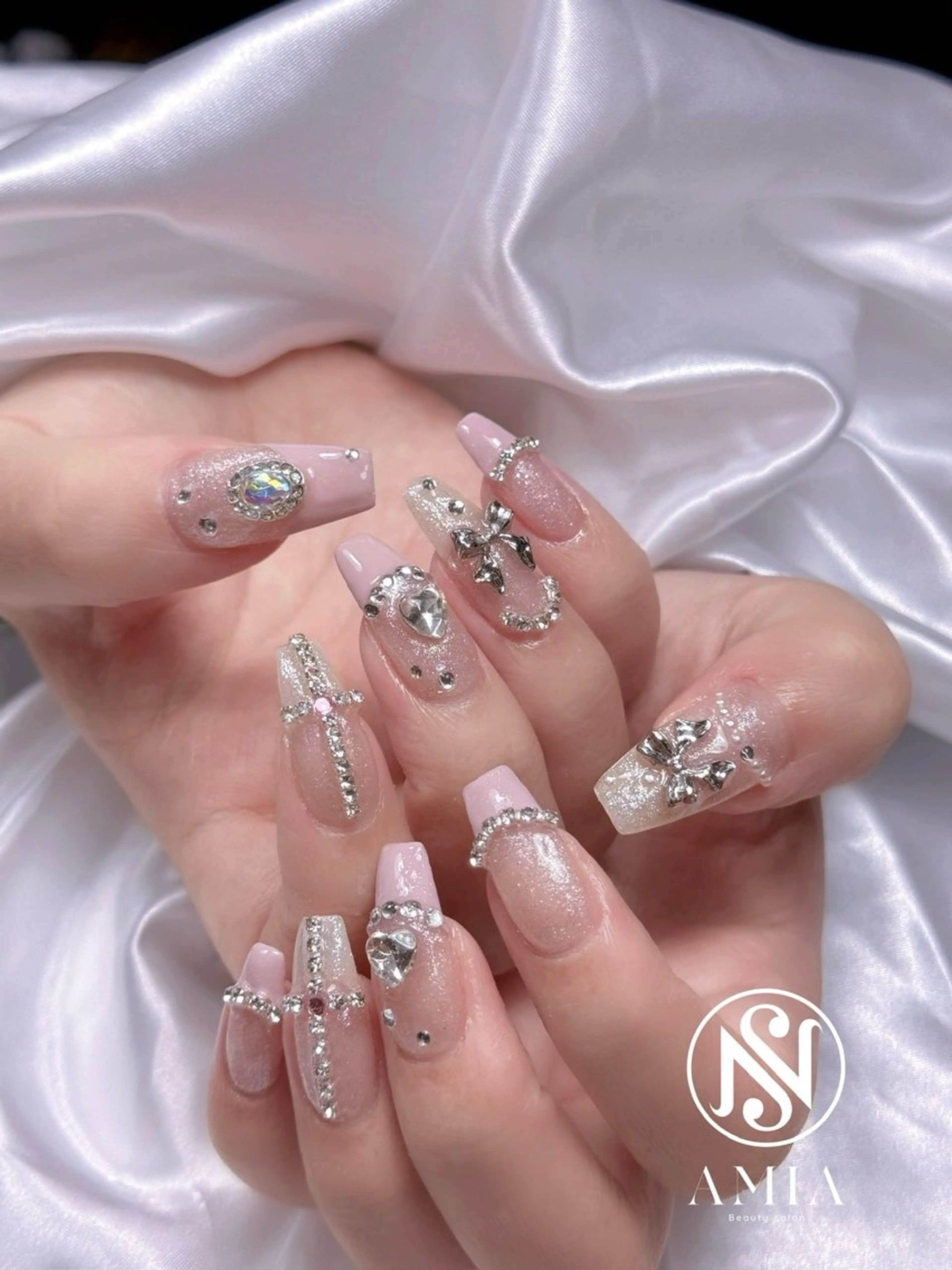 ロング ハンドネイル 🌟AMIA BEAUTY🌟のネイルデザイン