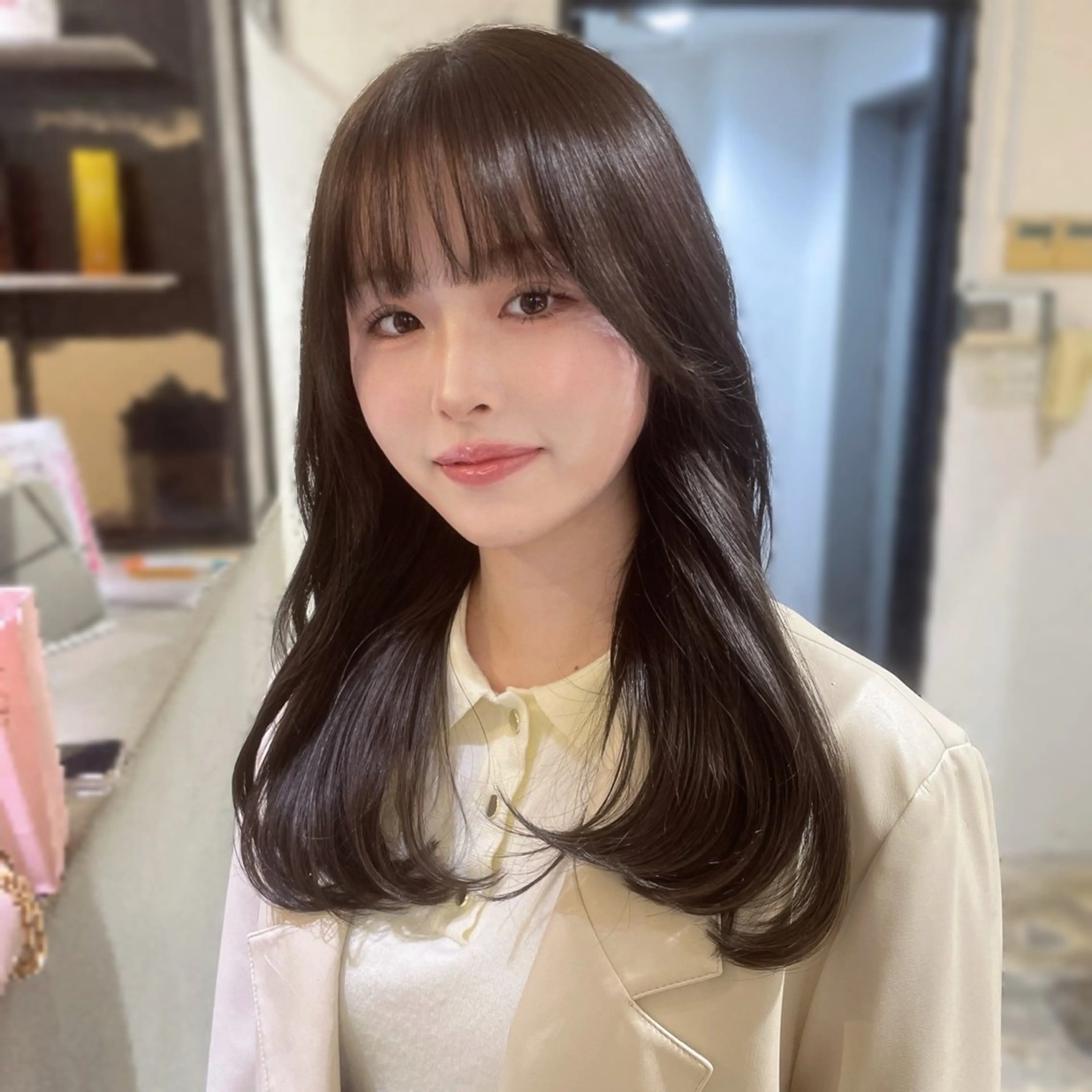 ロング カット 縮毛矯正 トリートメント 𝑨𝑴𝑰 🎀 モテガーリーヘア🤍のヘアスタイル