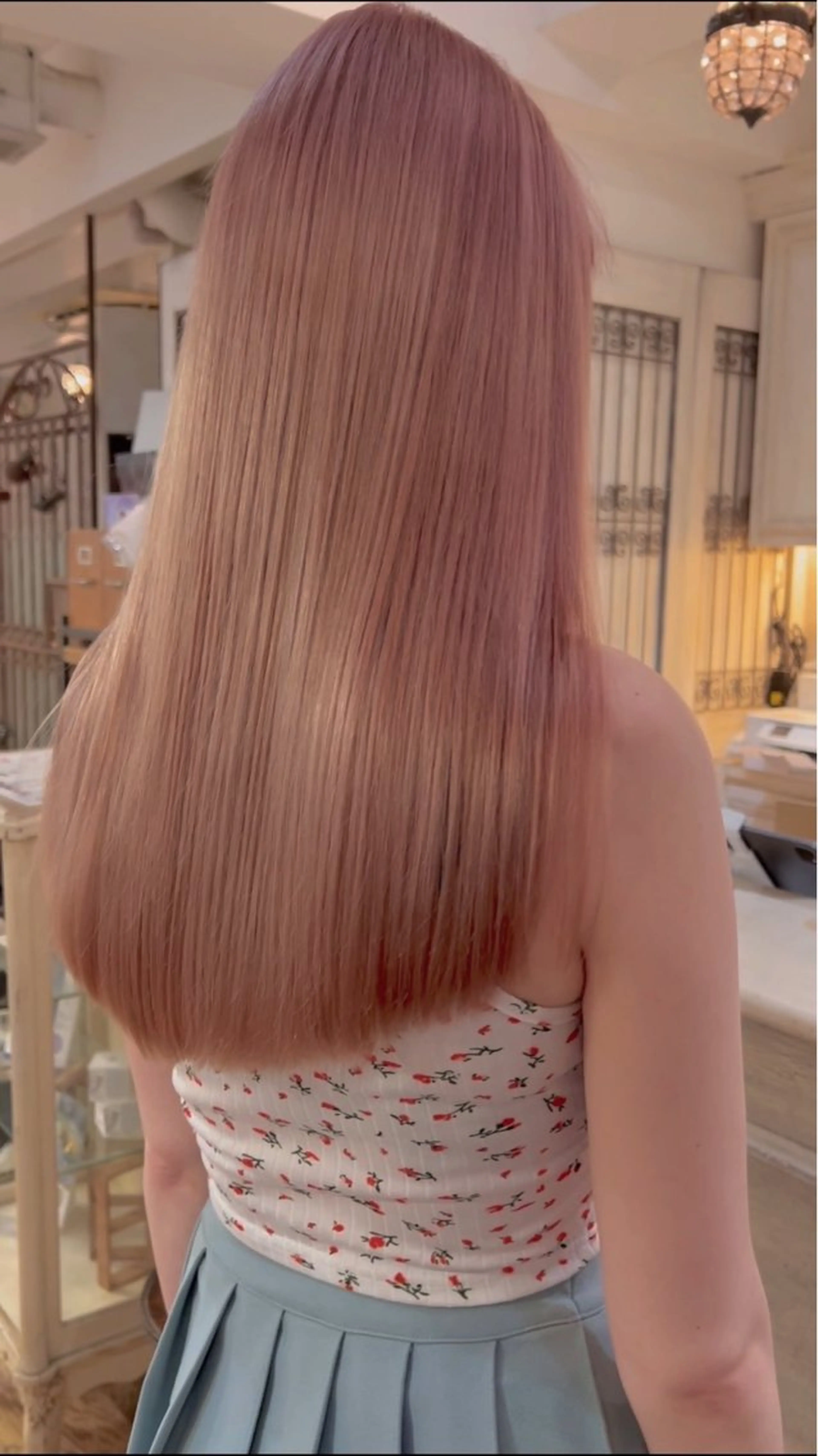 セミロング カラー レイヤー MINX伊藤なず菜のヘアスタイル