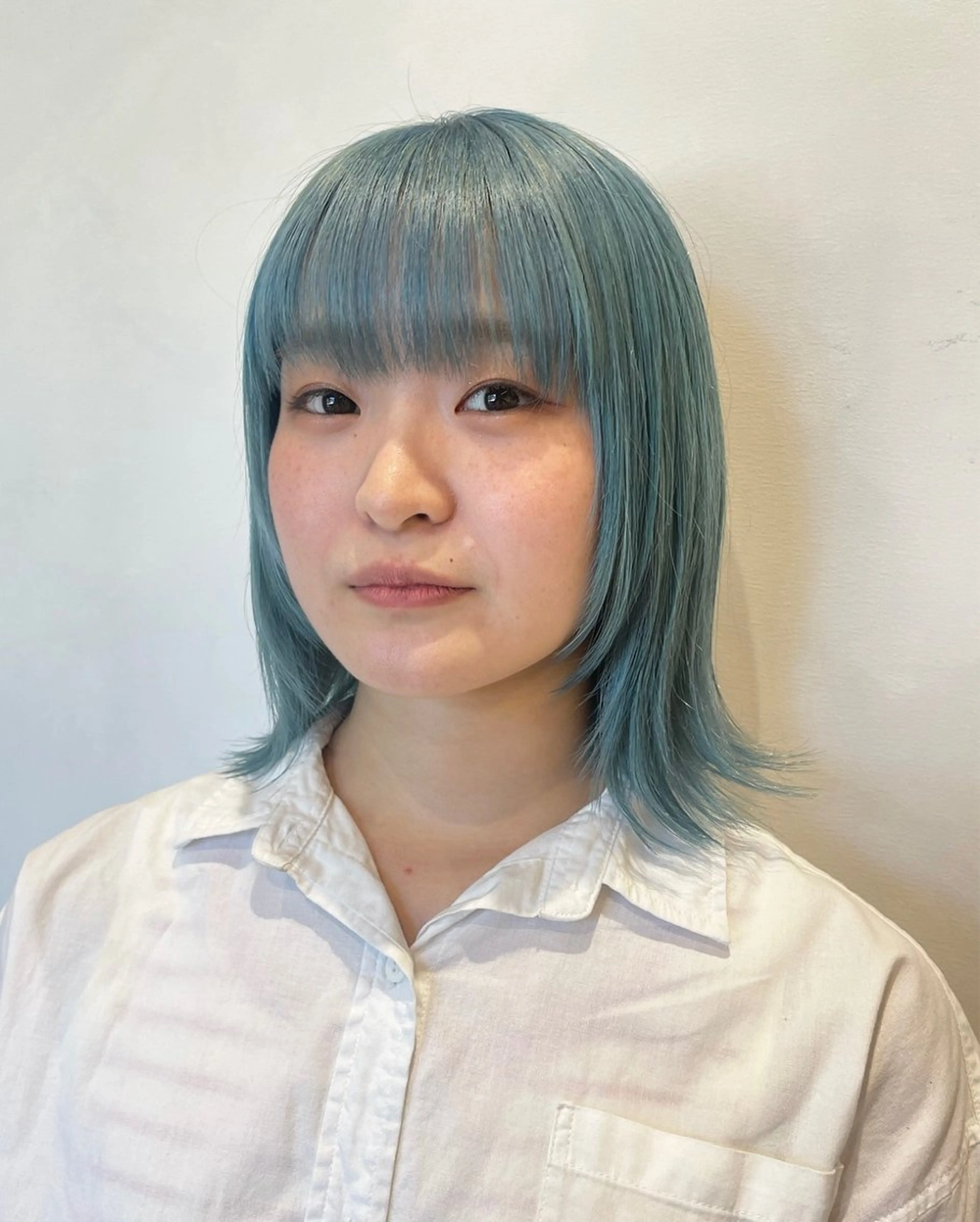 ミディアム カラー ヘアアレンジ ブリーチ ブルーカラー ヘアカラー たかいわ みきのヘアスタイル