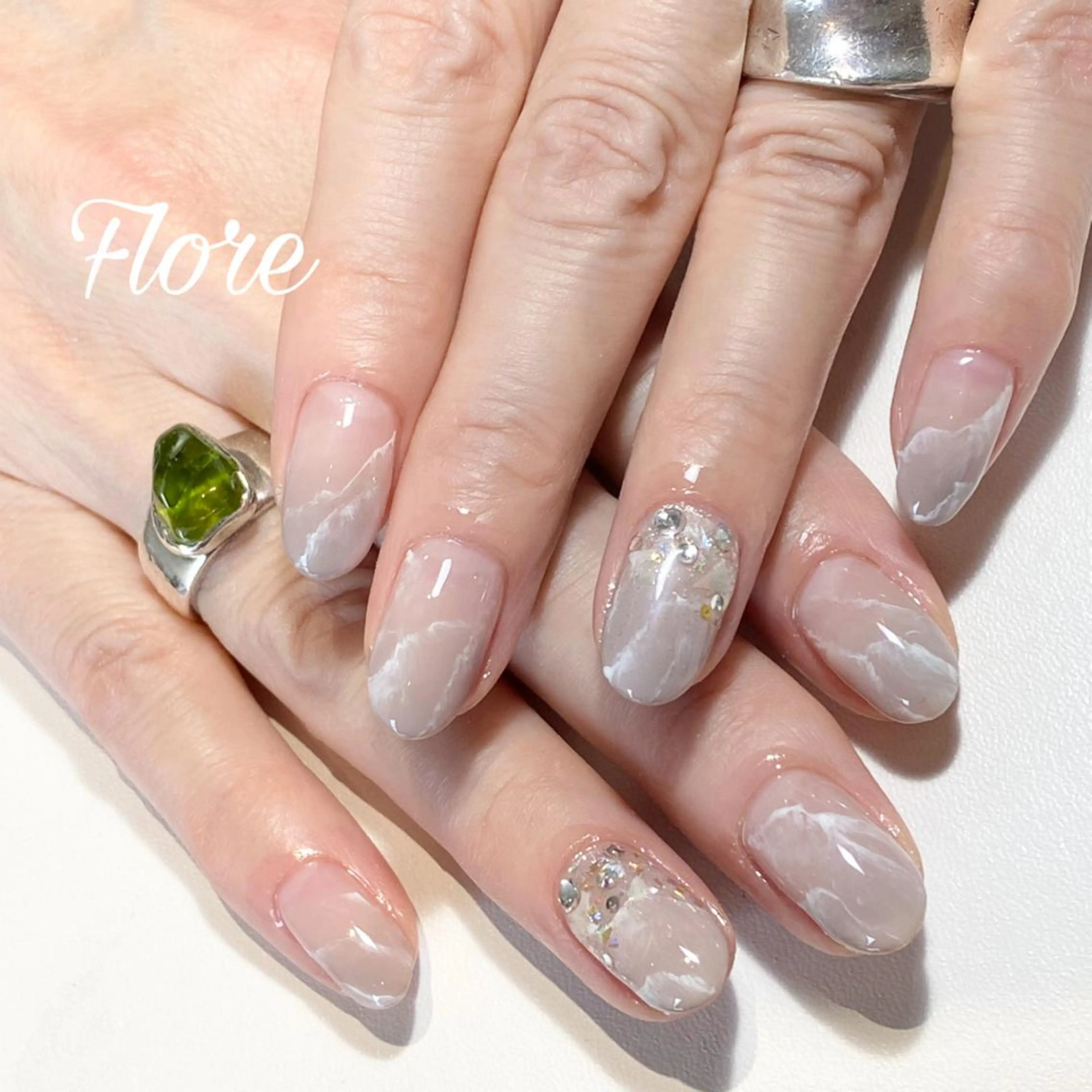 ネイル グラデーション 大理石ネイル(マーブル) オフィスネイル Flore (フロール)の眉毛・アイブロウイメージ