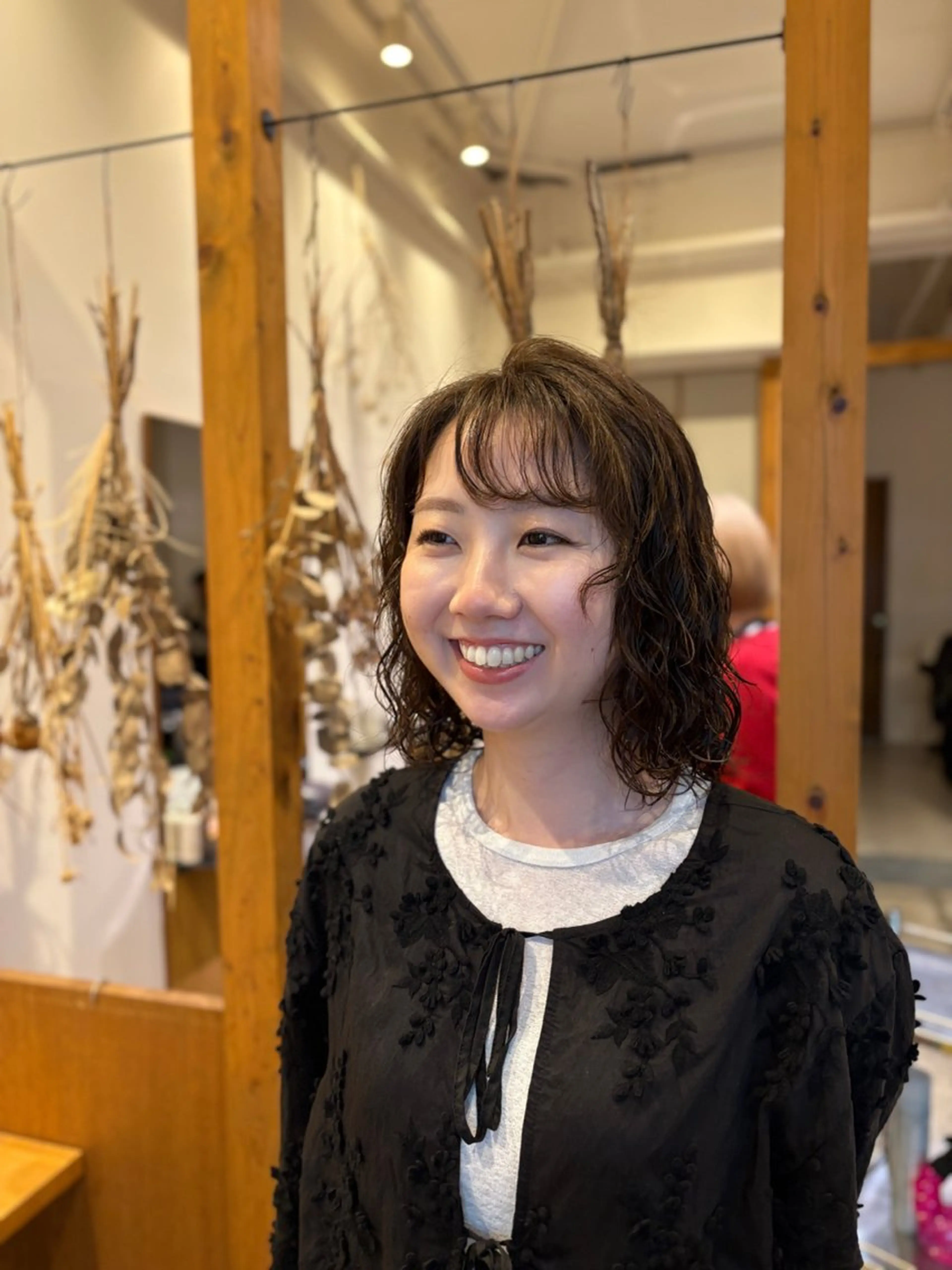 ミディアム カラー カット パーマ ENIF ツキのヘアスタイル