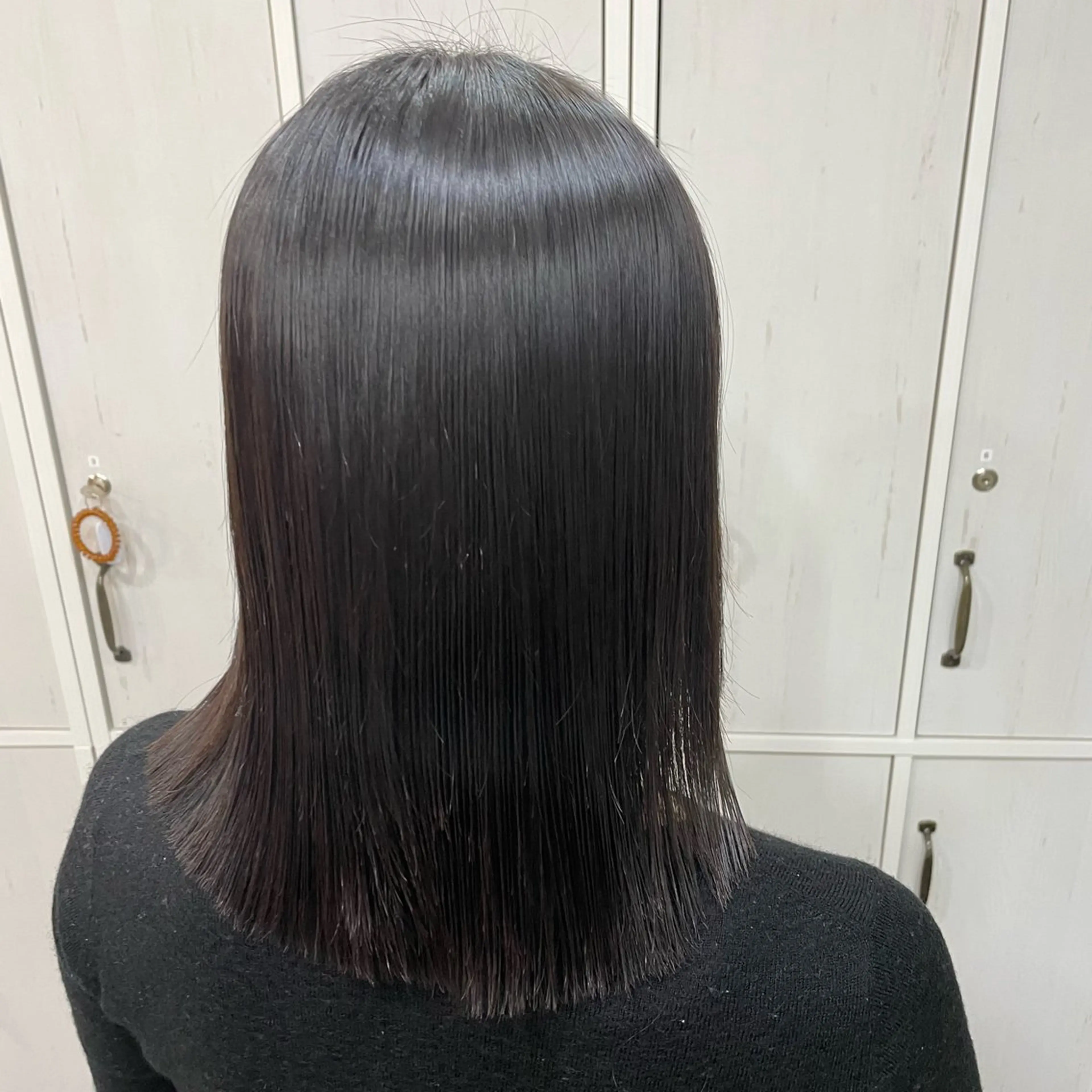 ミディアム 縮毛矯正 カット ヘアカラー 縮毛矯正 トリートメント 小泉 果穂のヘアスタイル