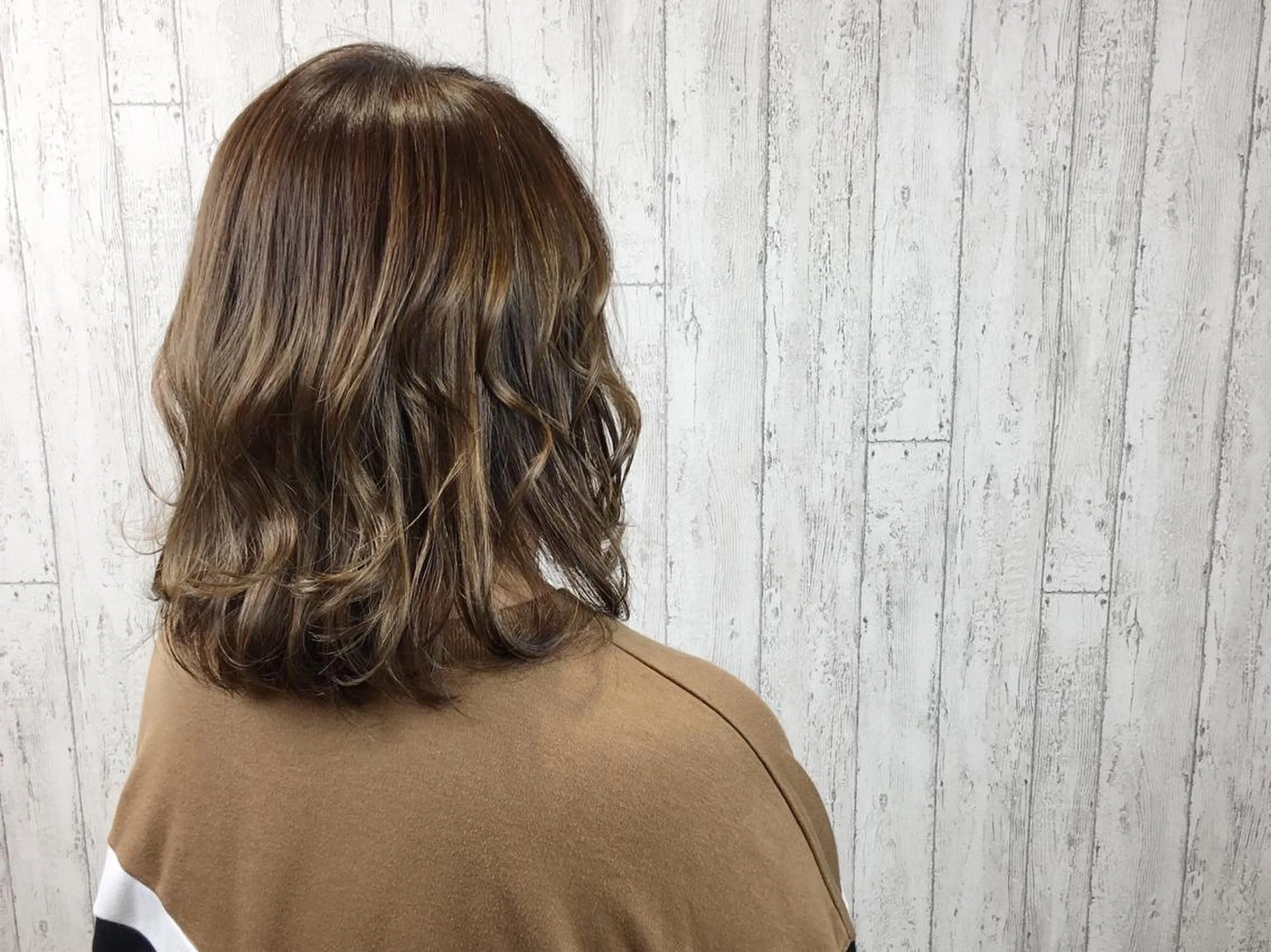 ミディアム カラー ベージュカラー ハイライトカラー ハイライト カット ヘアカラー カット／メンズカット 藤田麻衣のヘアスタイル