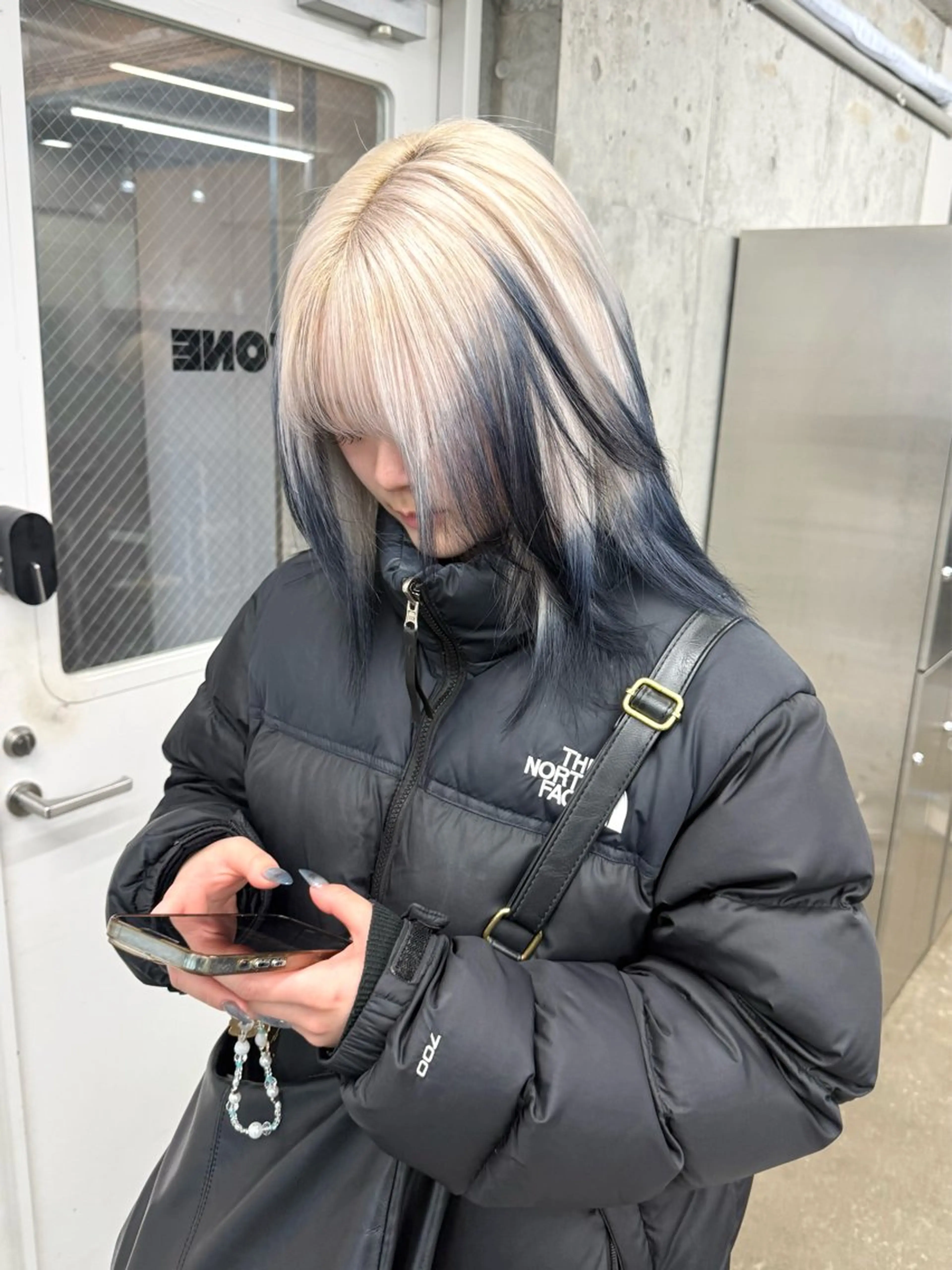 セミロング ブリーチカラー /ハイトーン碇　英朗のヘアスタイル