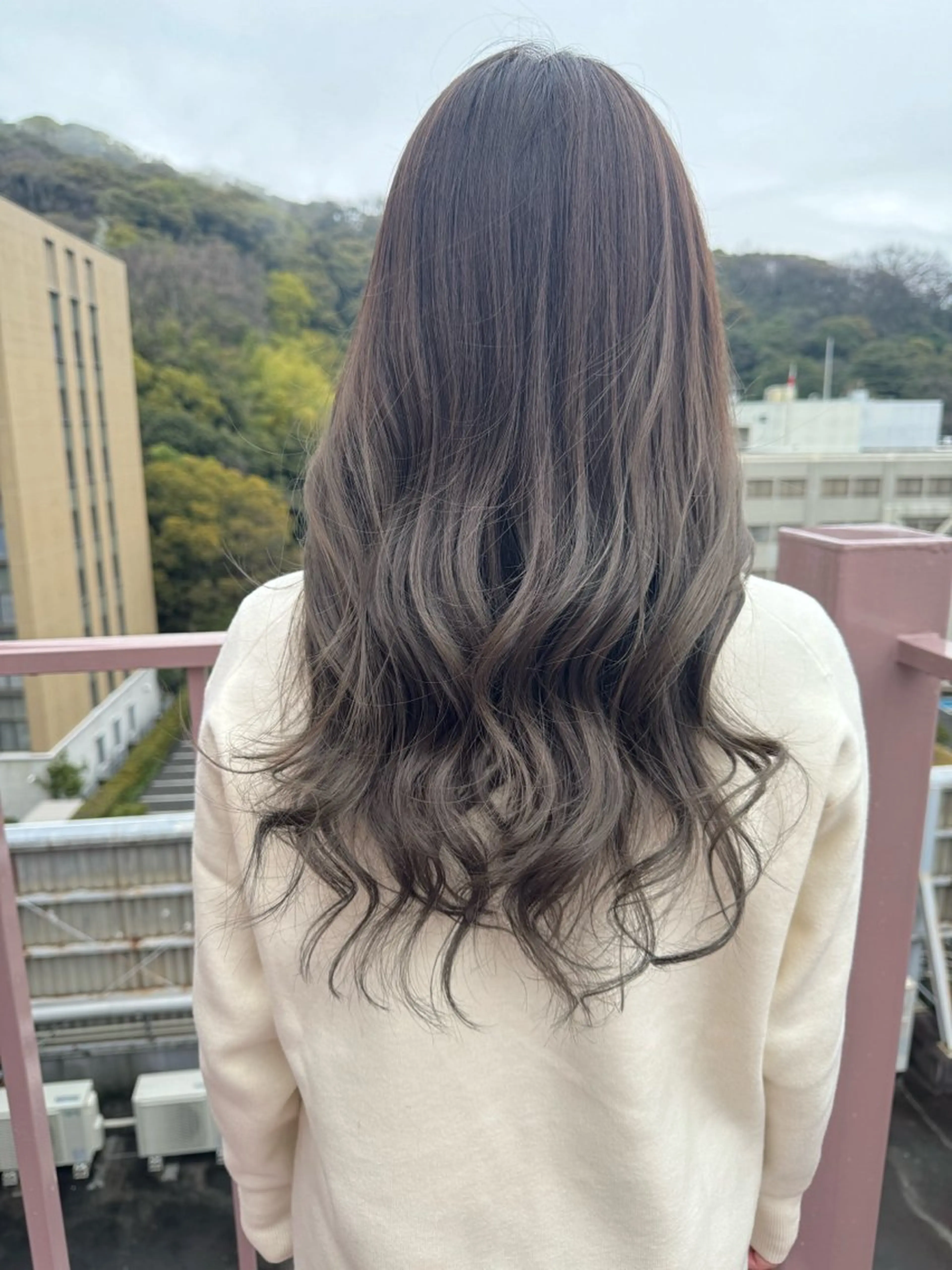ロング カラー グラデーションカラー オリーブカラー ヘアカラー Viage （ビアージュ）のヘアスタイル