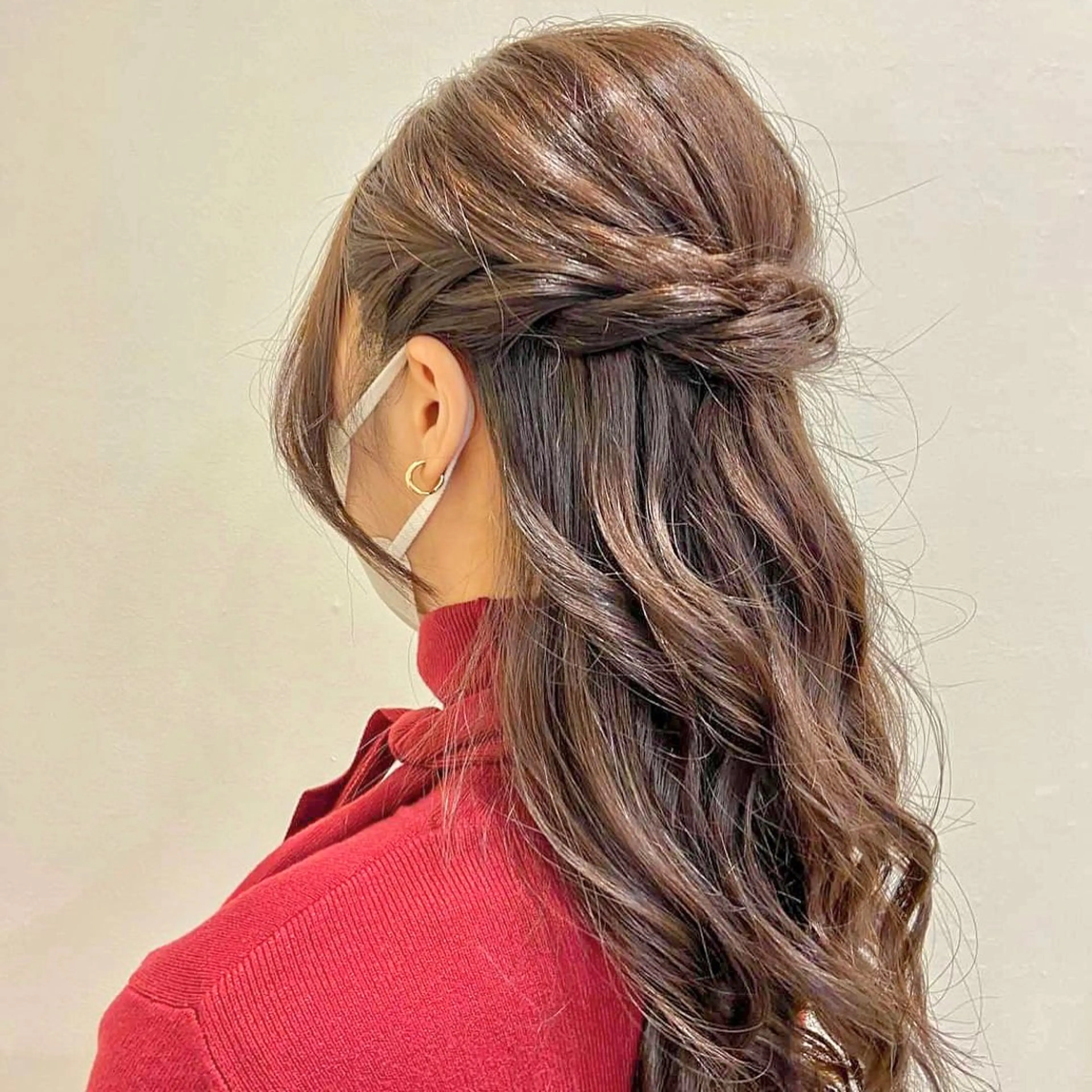 ロング ヘアアレンジ ハーフアップ 髪飾り ワタナベ リリコのヘアスタイル