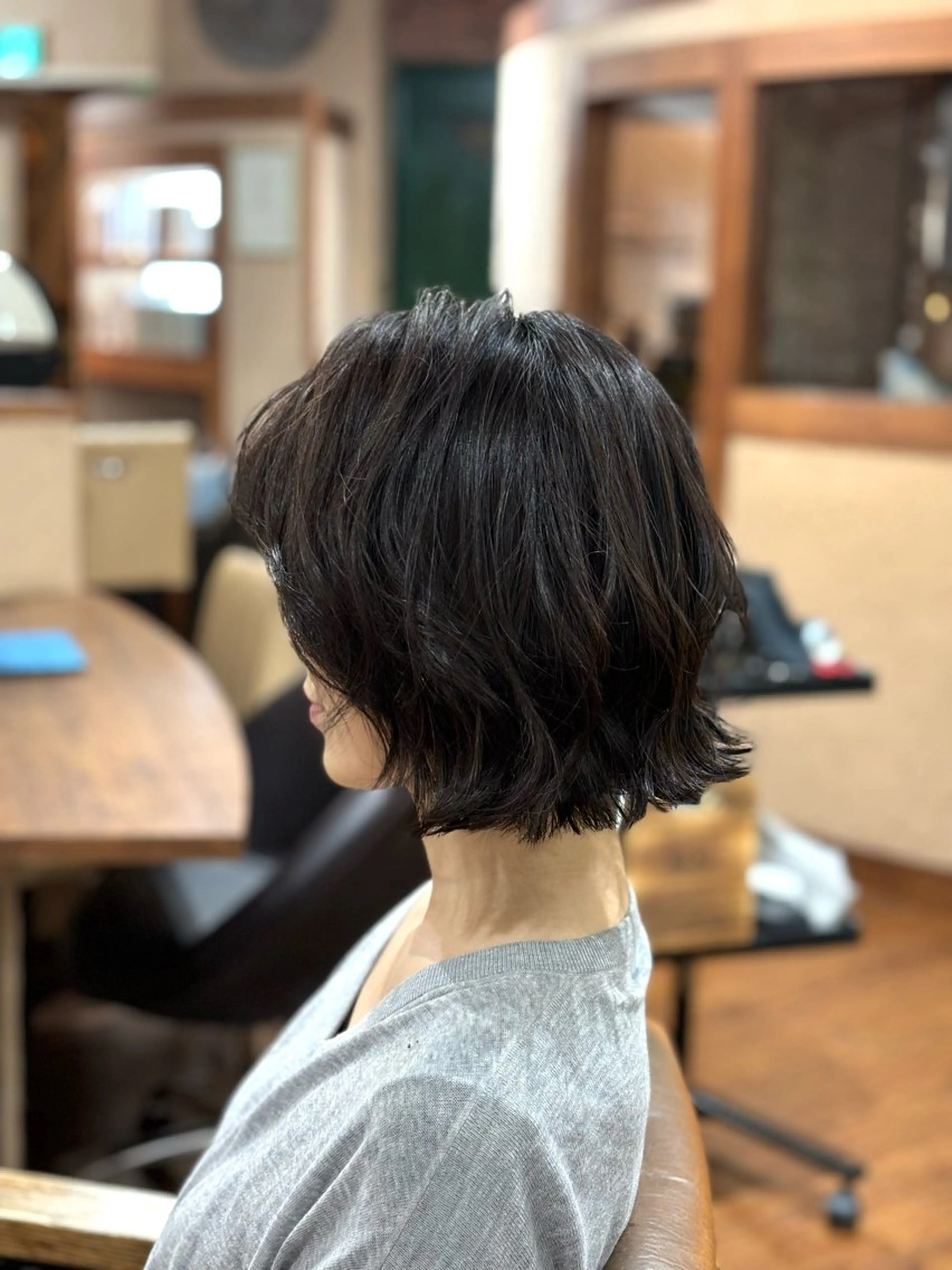 白髪世代のためのヴィラロドラ リタッチカラー＋marbb(ナノバブル)＋コタ プレミーク2ステップトリートメントの写真