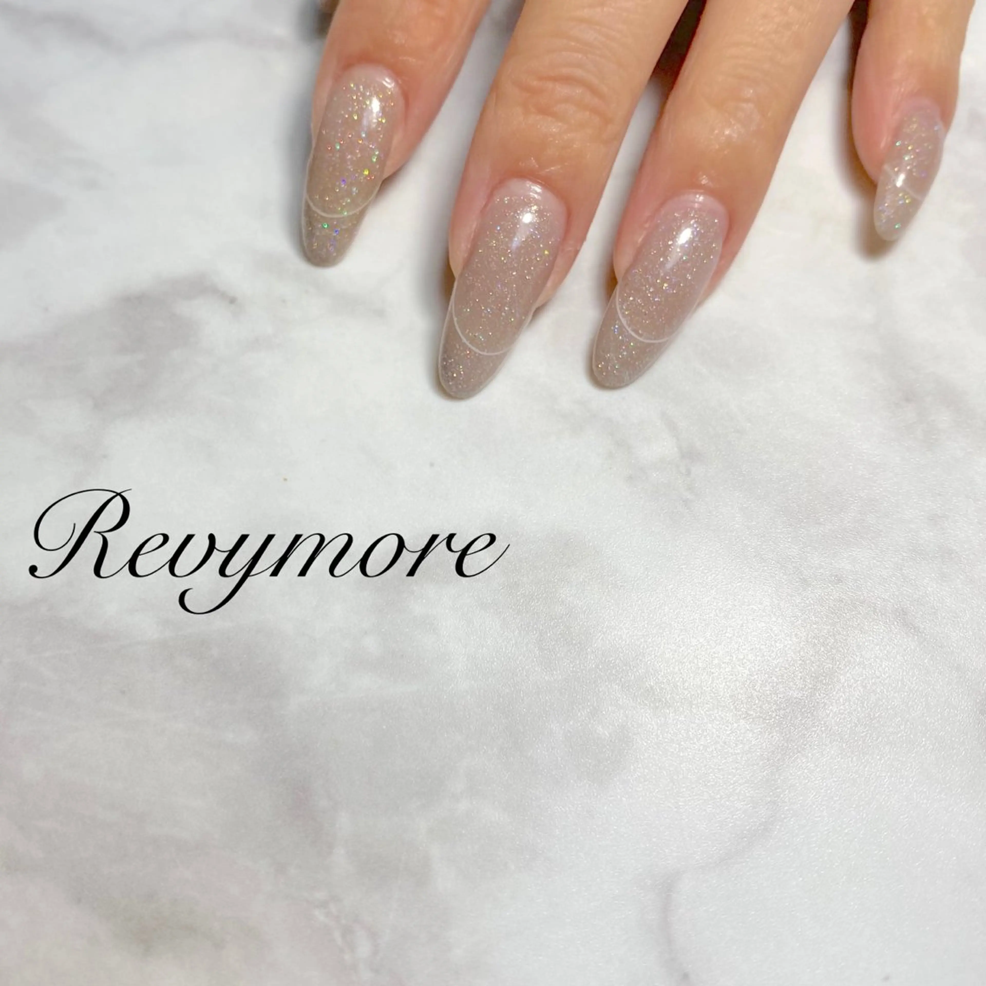 ネイル ジェルネイル キラキラネイル 韓国ネイル ニュアンスネイル オフィスネイル nail salon Revymoreのネイルデザイン