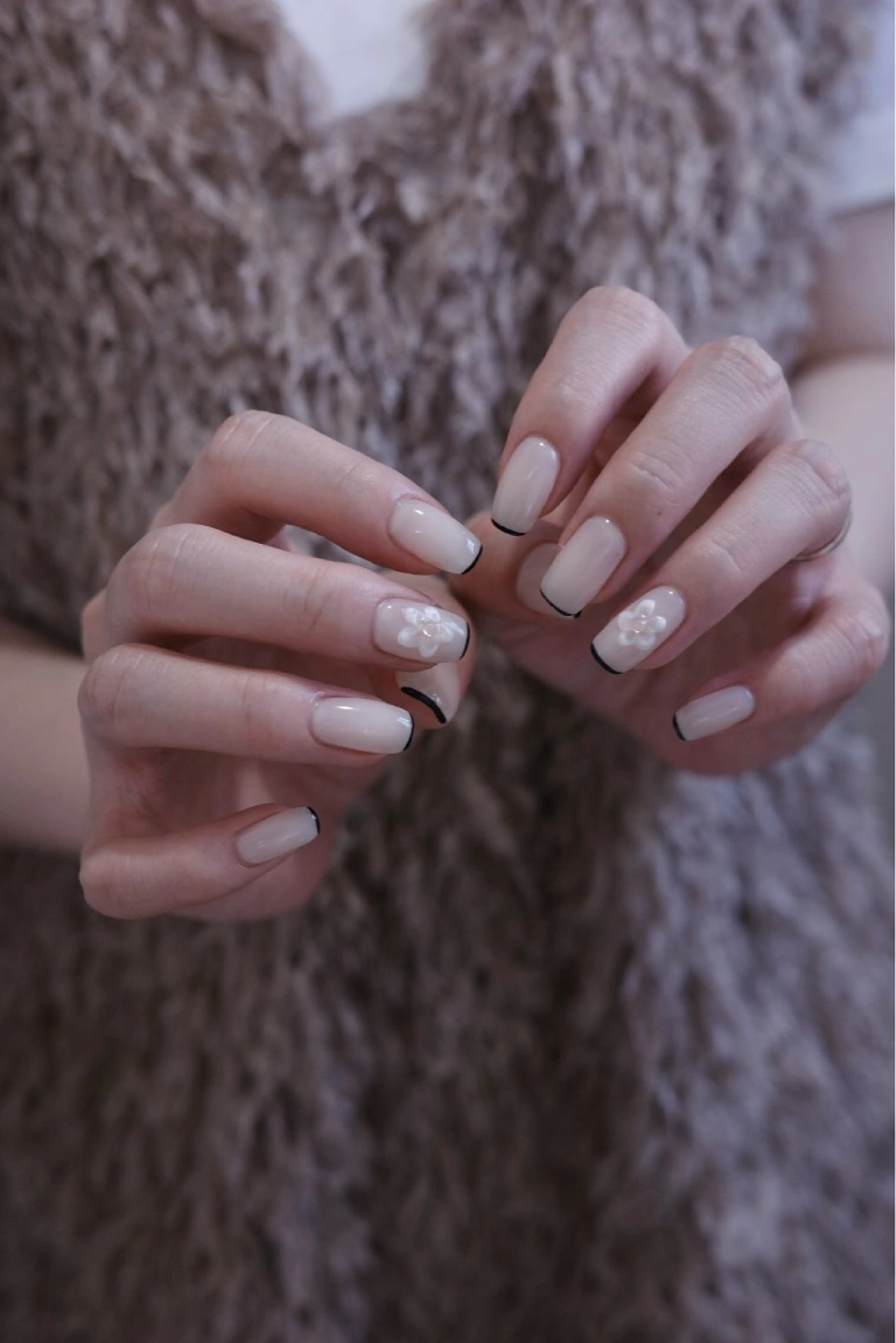 ネイル オーロラネイル フラワーネイル フレンチネイル ホワイト ハンドネイル pointillé .ayaのネイルデザイン