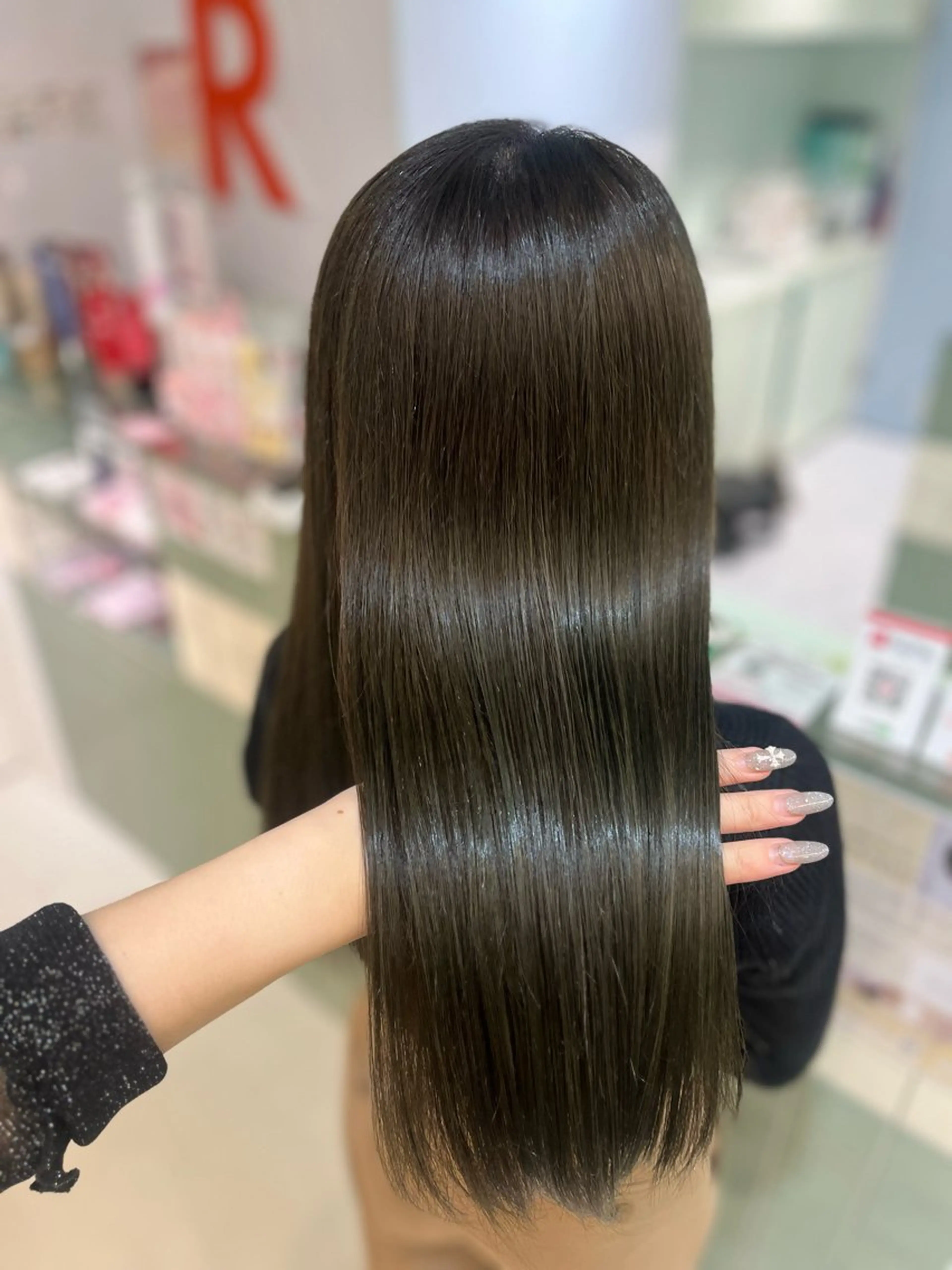 カラー グレージュ オリーブグレージュ オリーブグレー ヘアカラー amane໒꒱うる艶 ブリーチ透明感カラーのヘアスタイル